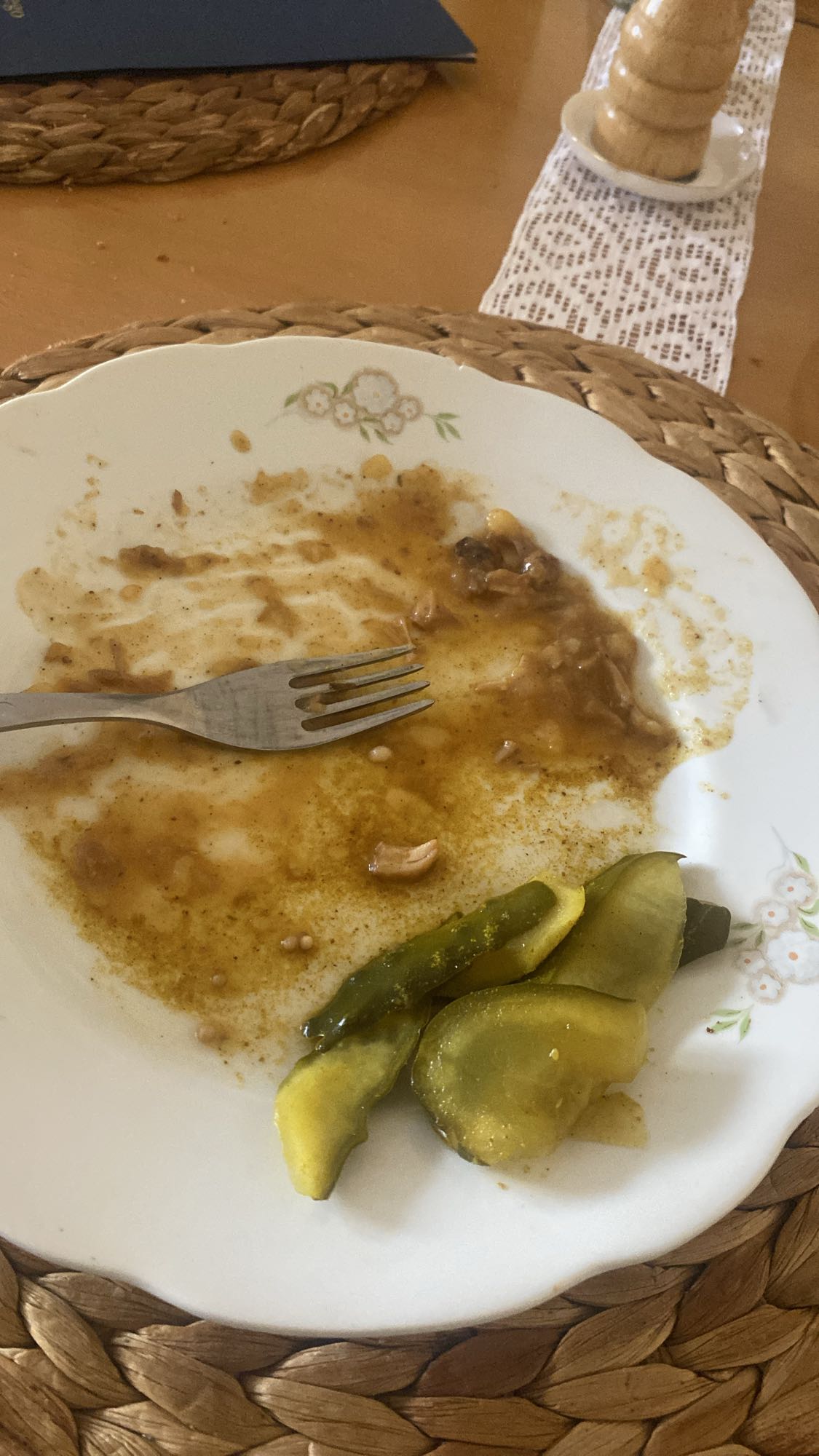 resztki z obiadu z ogórkiem