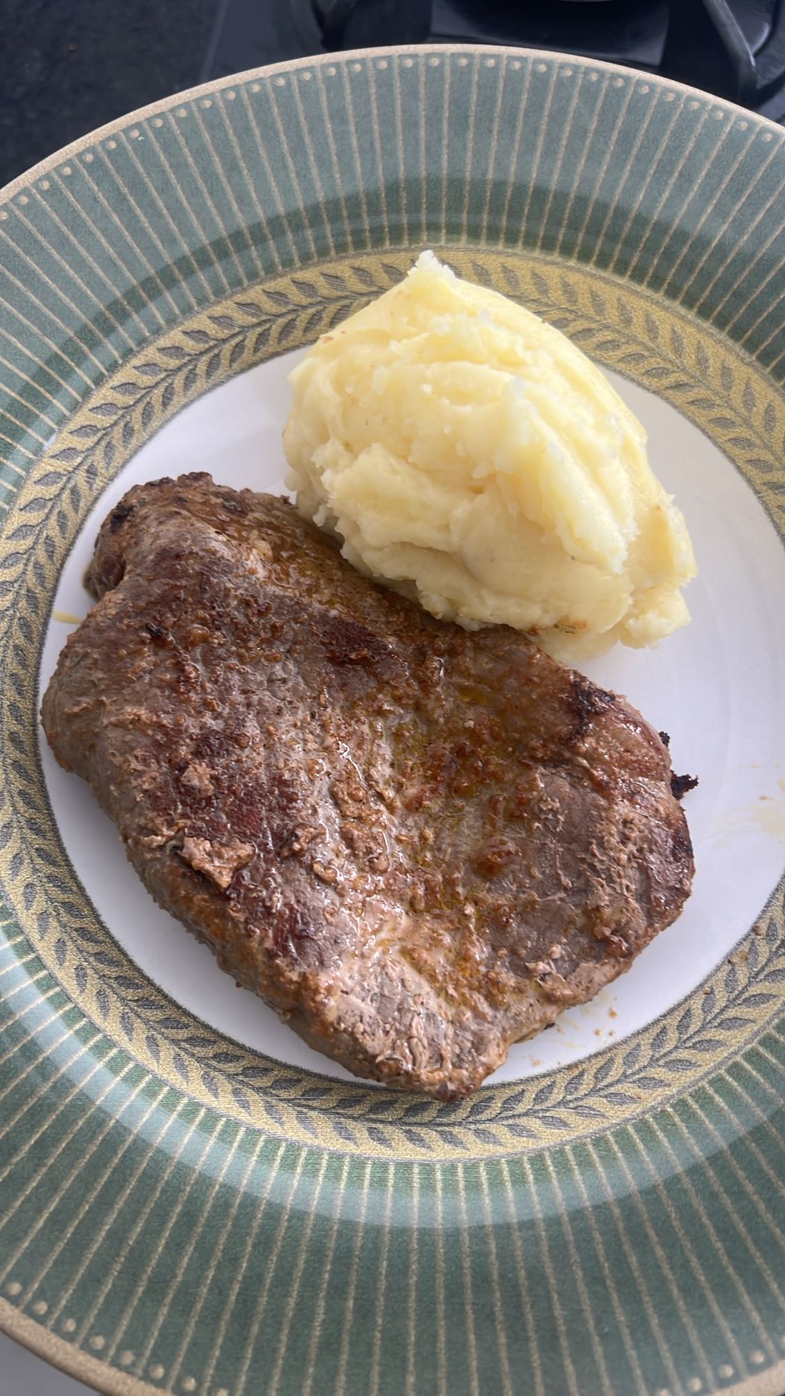 Bife com purê de batata