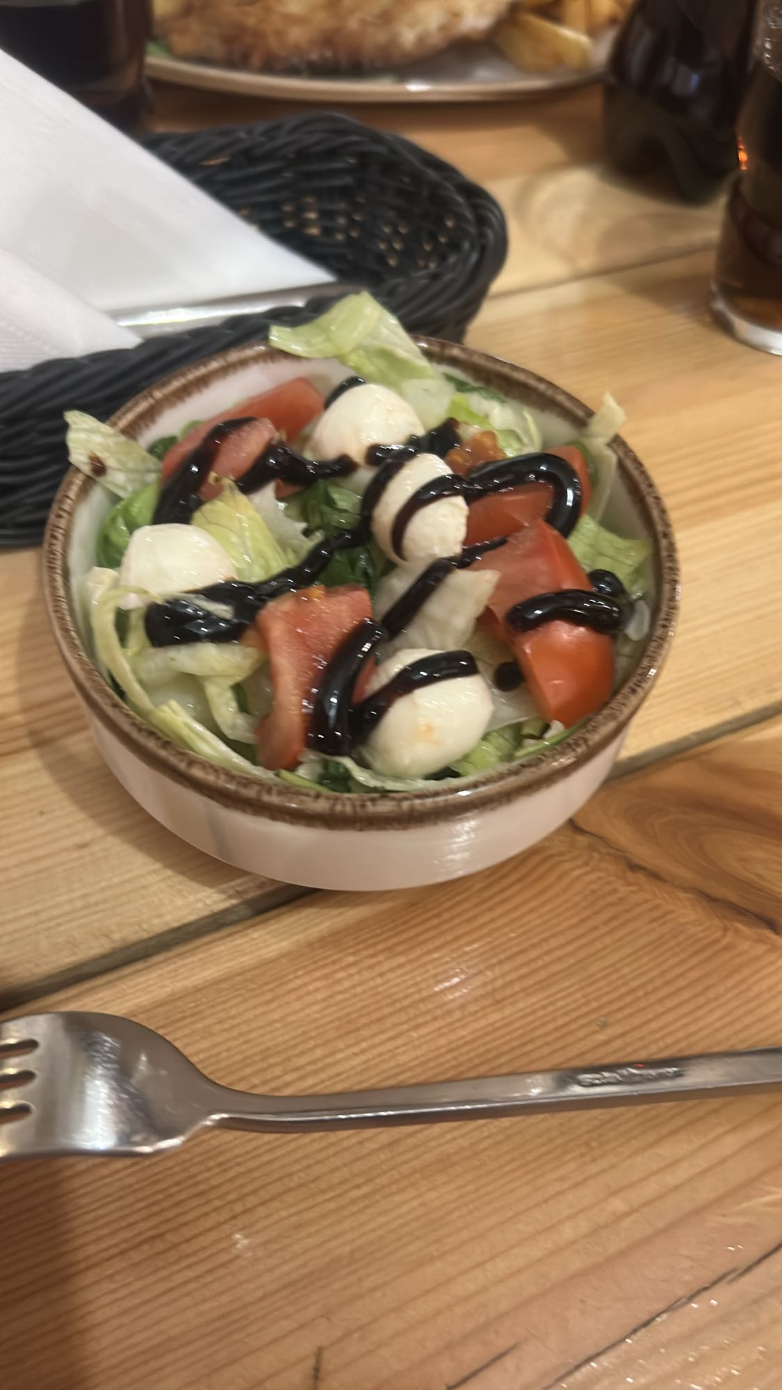 sałatka caprese z sosem balsamicznym