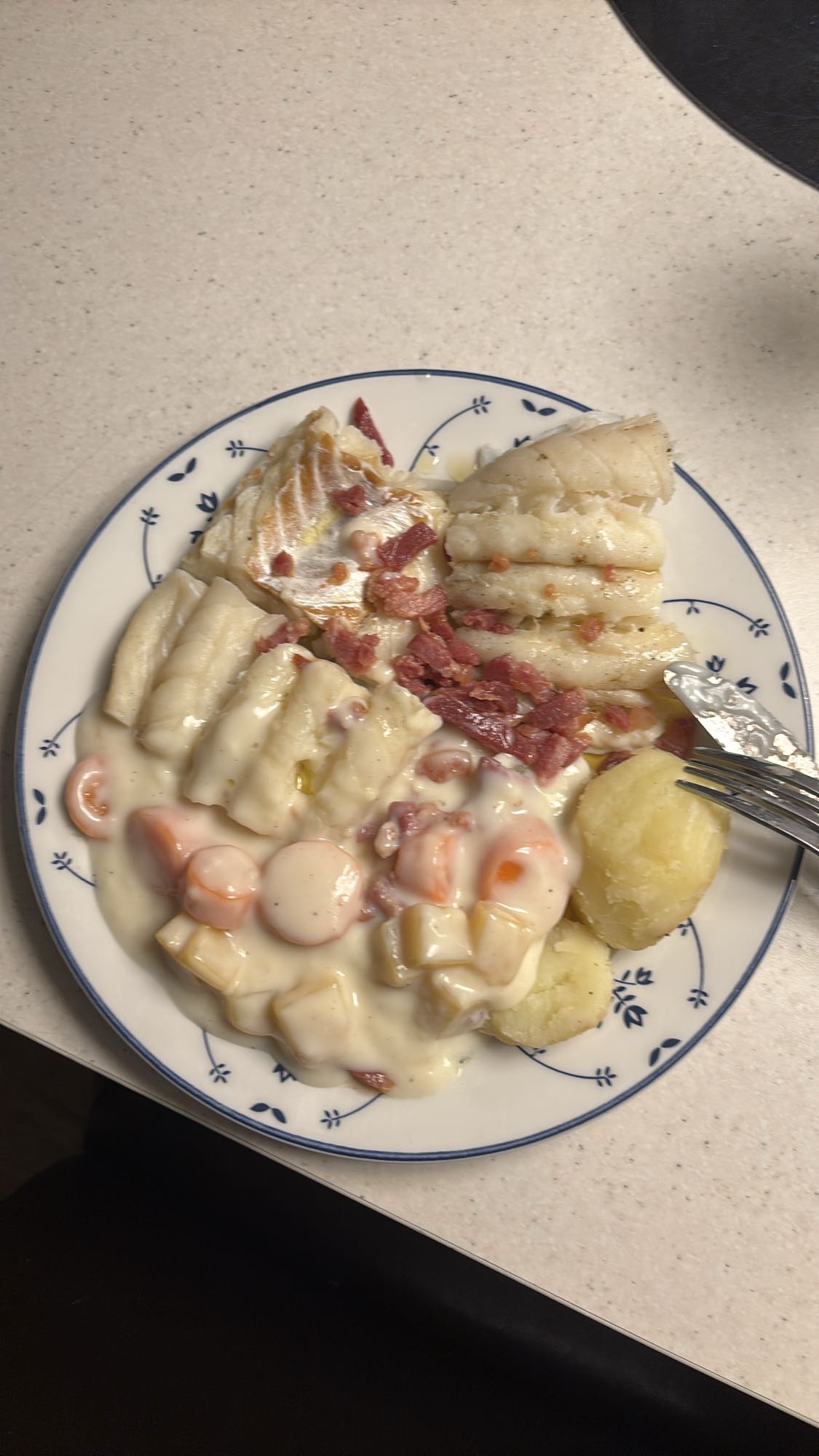 Torsk med bacon og grønnsaker