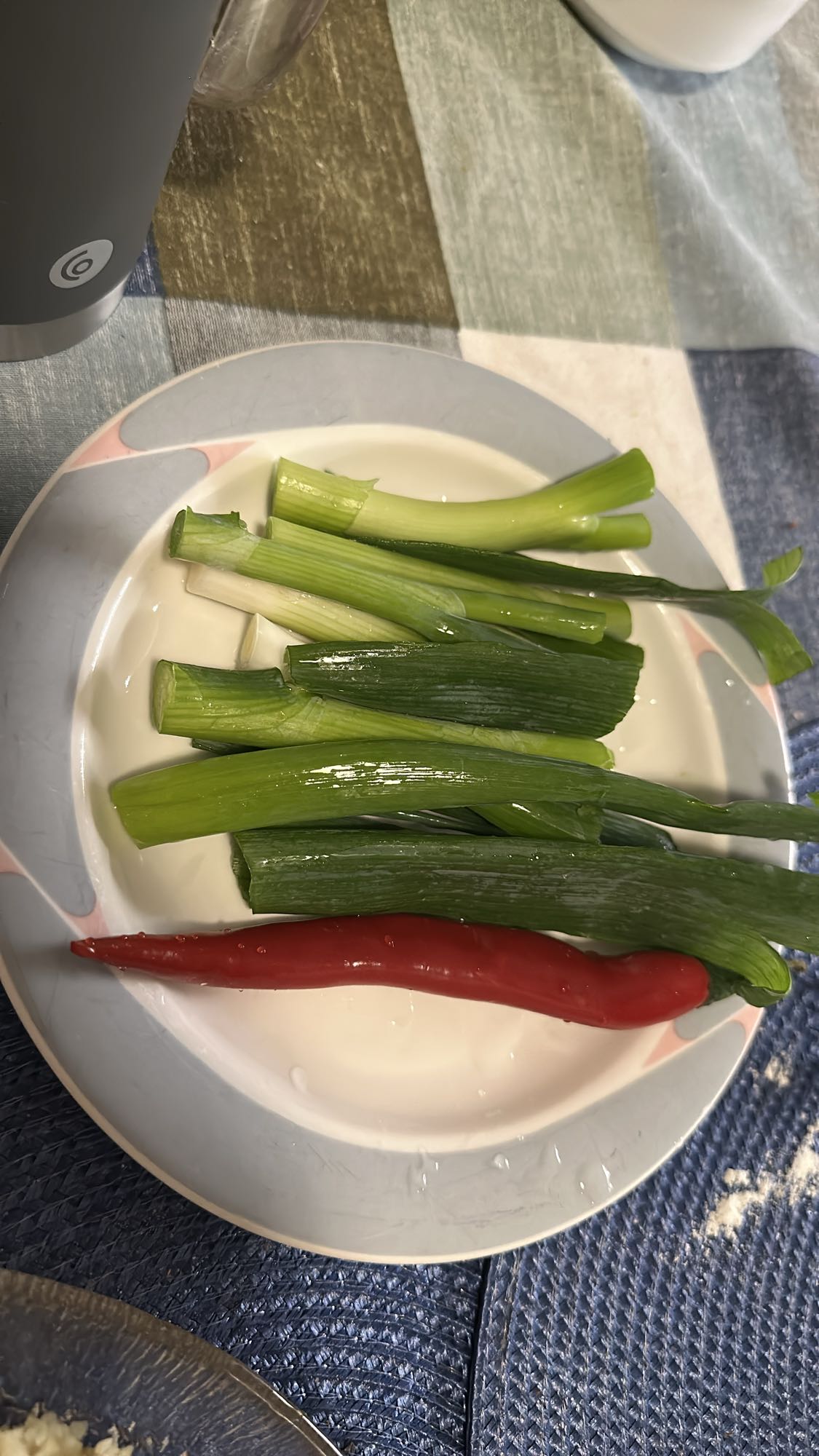 Grön lök och chili tallrik