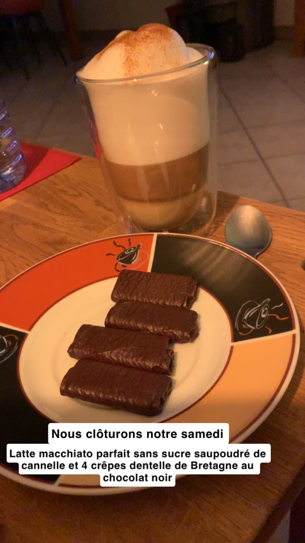 Latte macchiato et crêpes chocolat