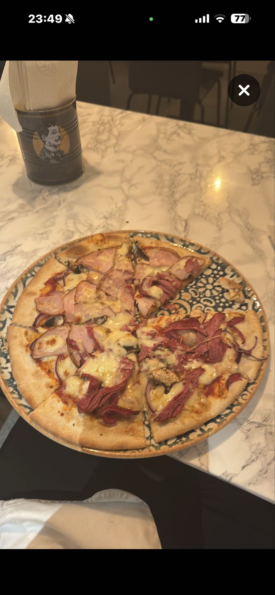 Köttpizza med ost