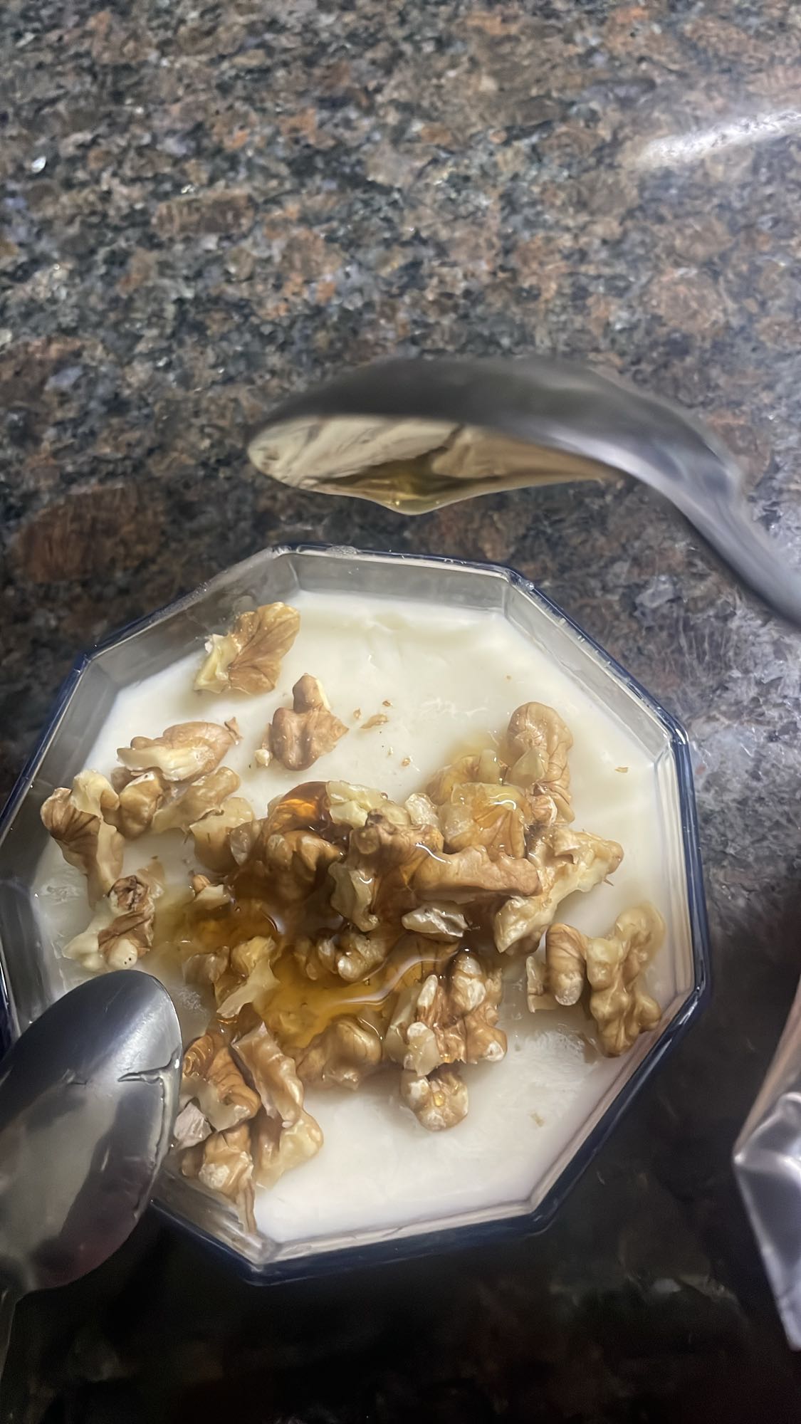 Yogurt with walnuts and honey