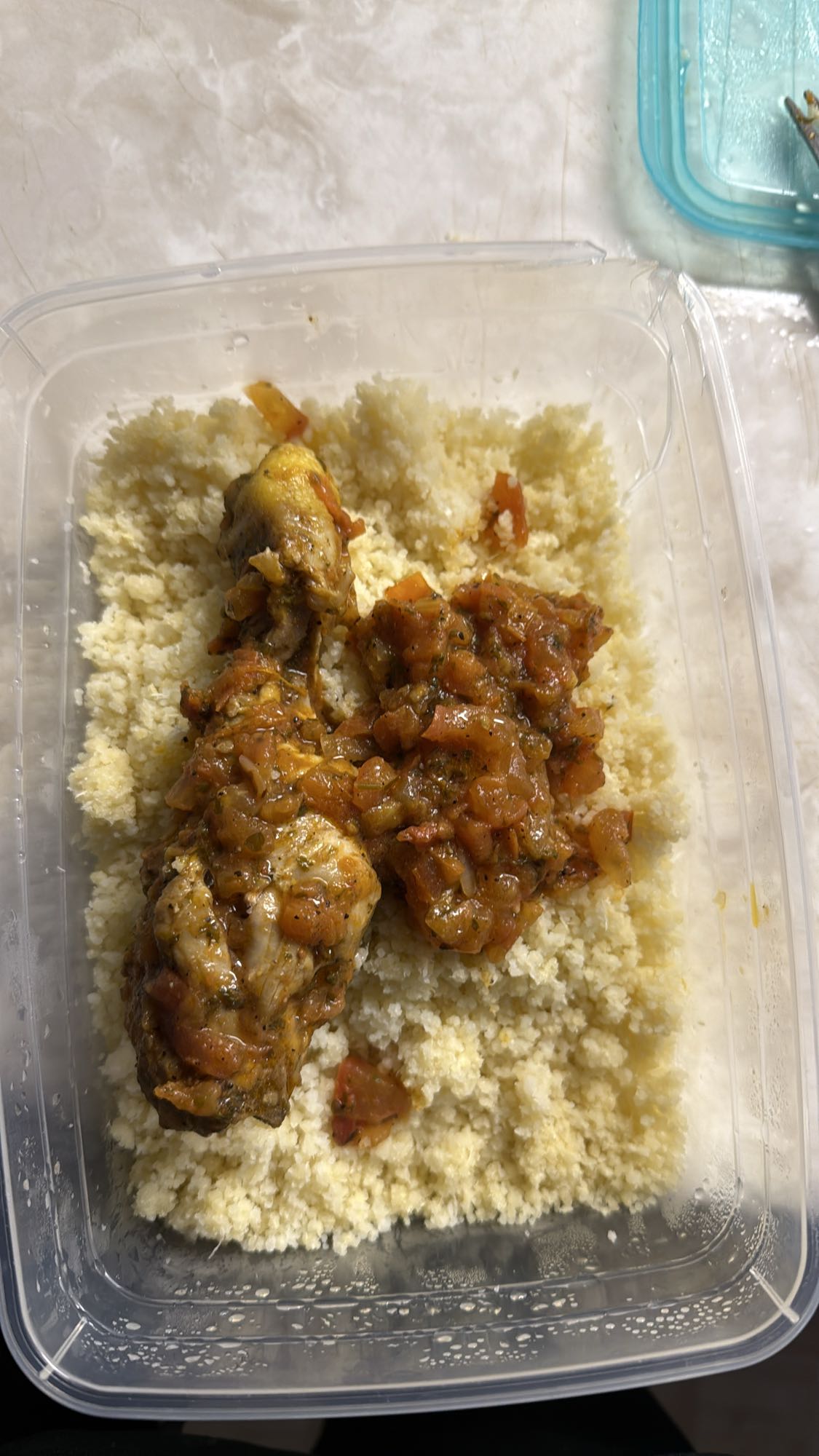 Poulet sauce tomate et couscous