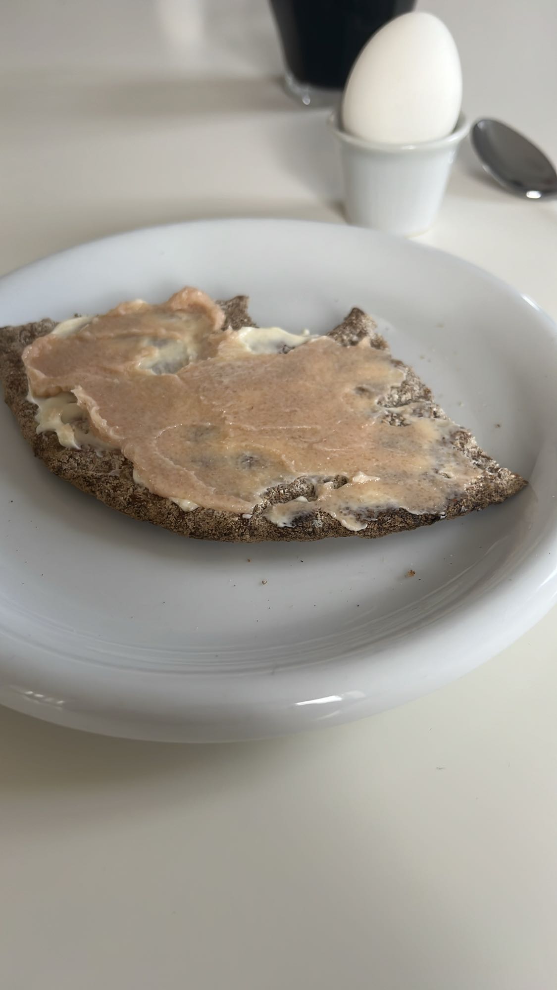 Knäckebröd med ägg & kaviar