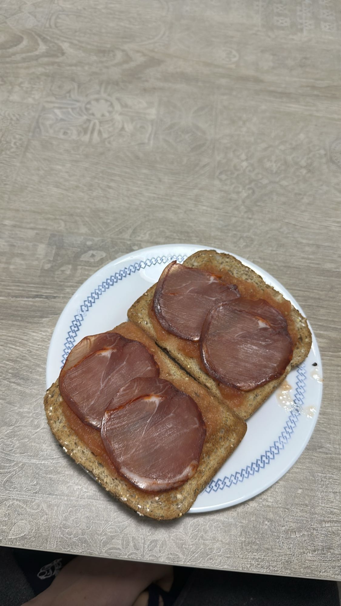 Tostadas con jamón y tomate