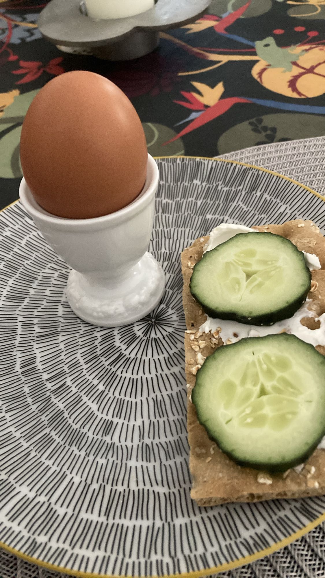 Ägg och knäckebröd