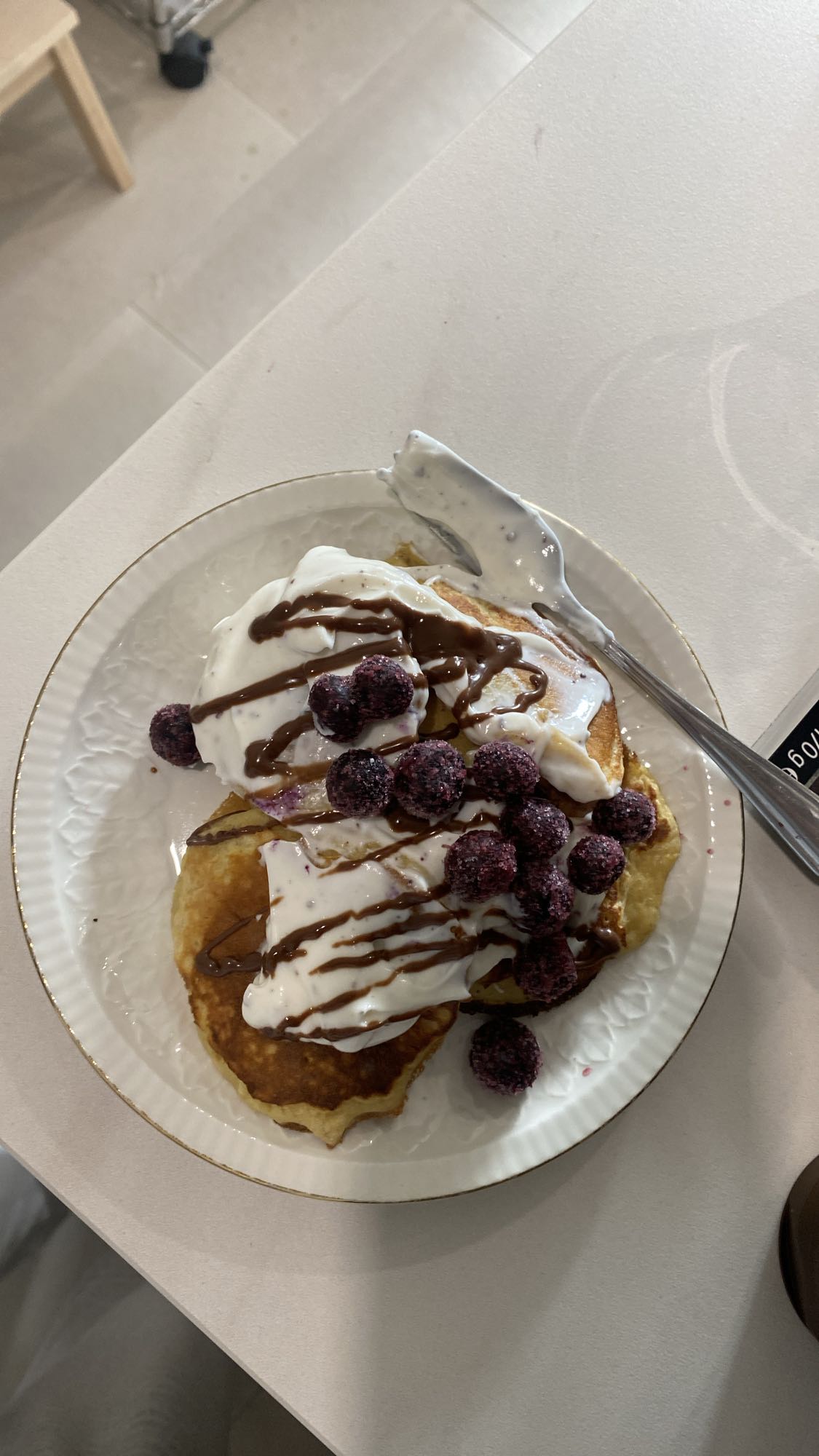 Clătite cu iaurt și fructe