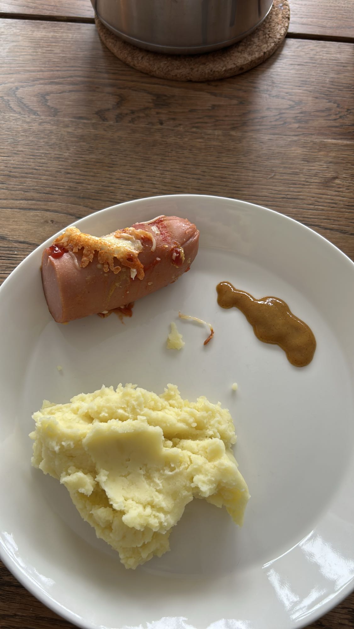 Korv med mos och senap