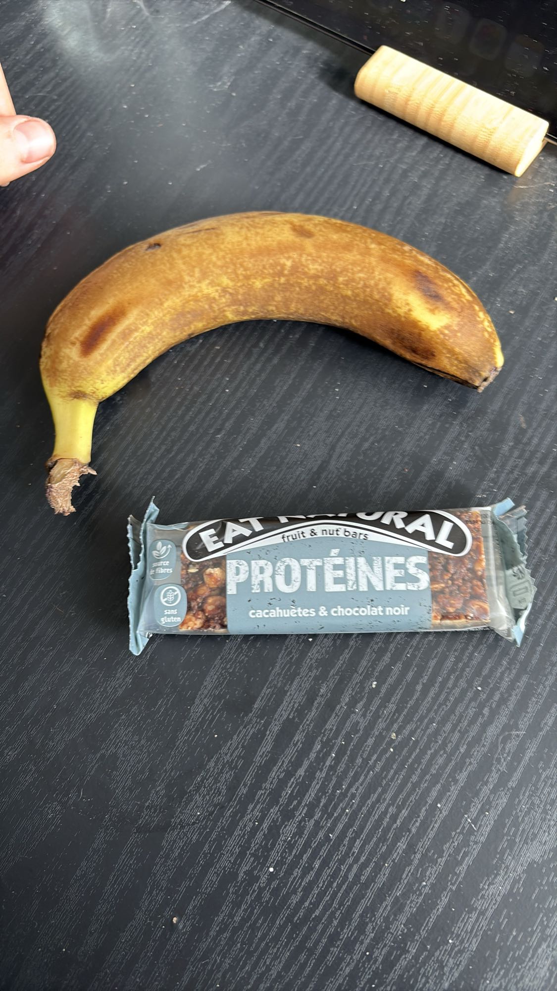 Banane et barre protéinée