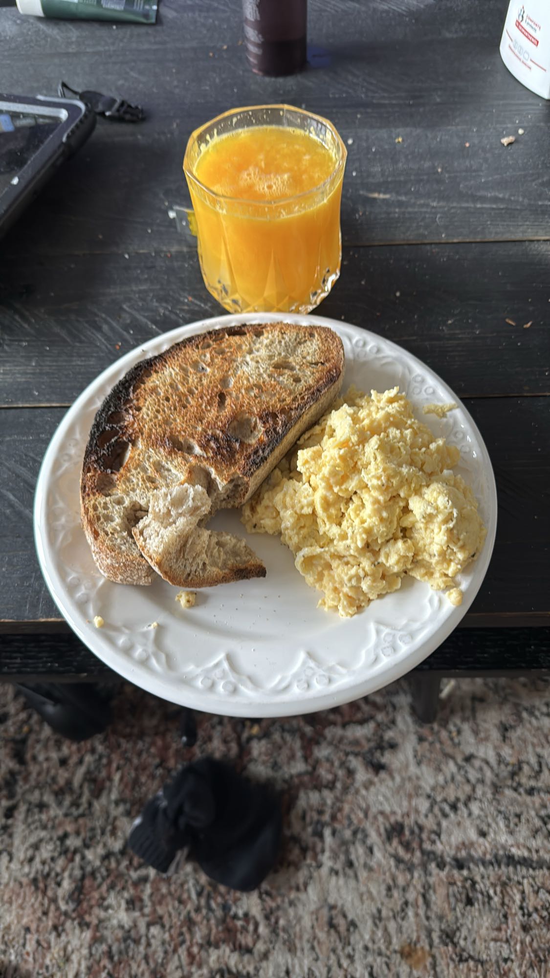 Äggröra, rostat bröd & juice