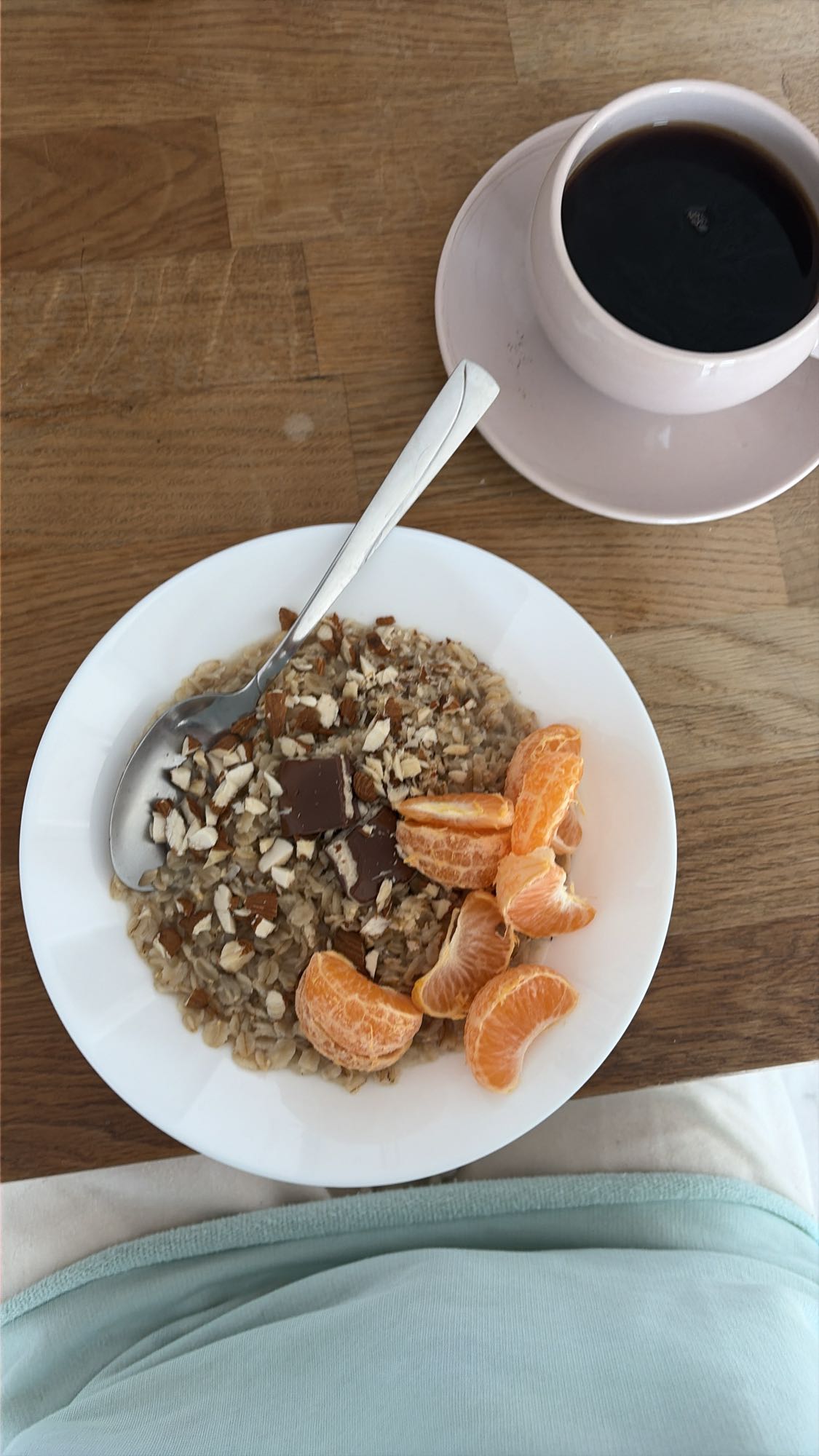 овсянка с орехами и мандарином