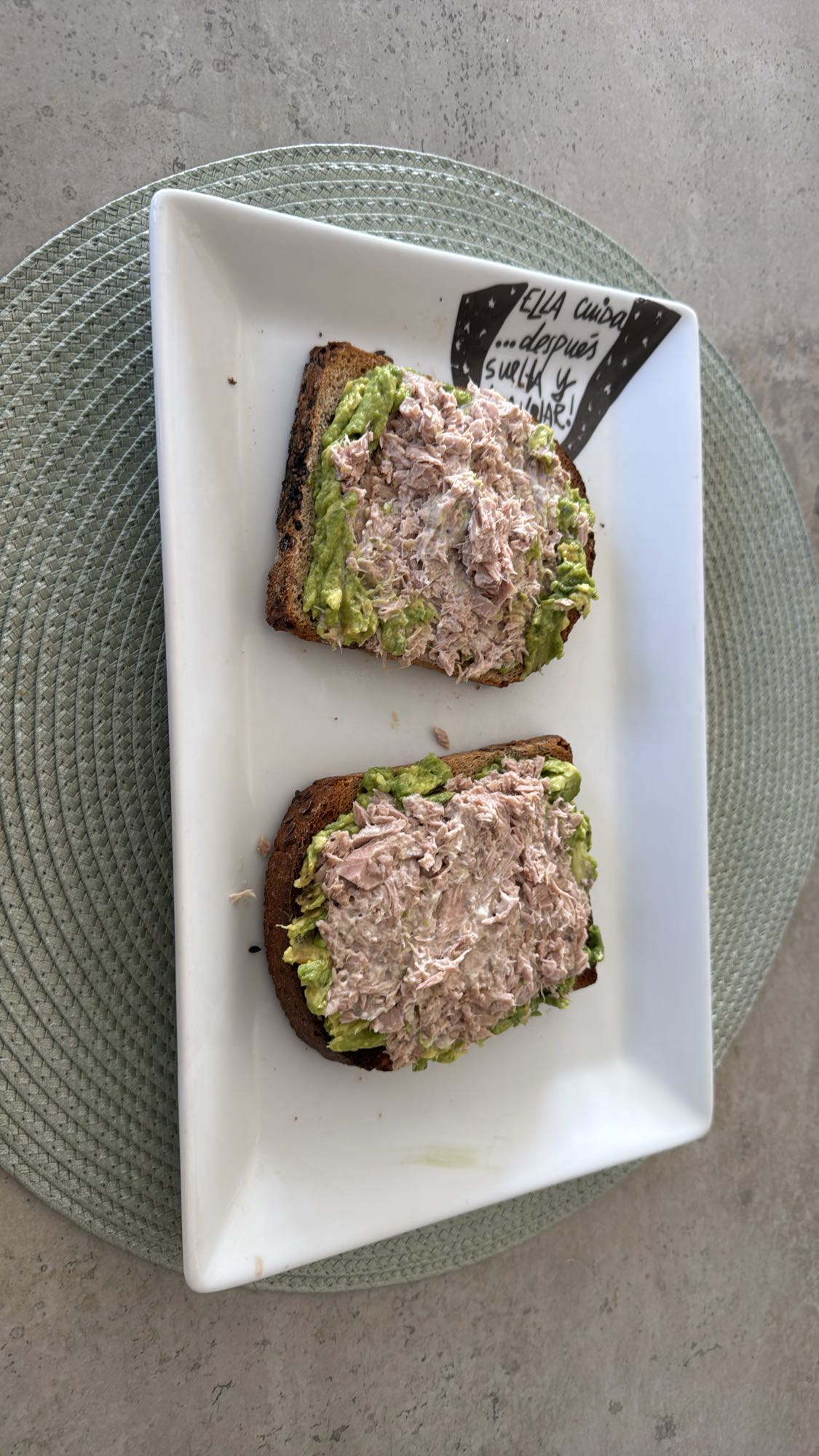 Tostadas de atún y aguacate