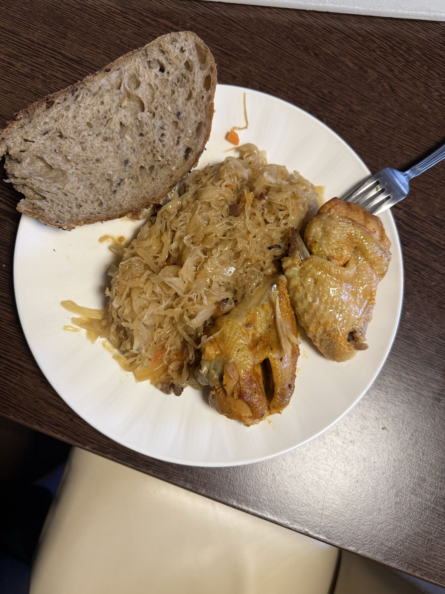 Varză cu pui și pâine