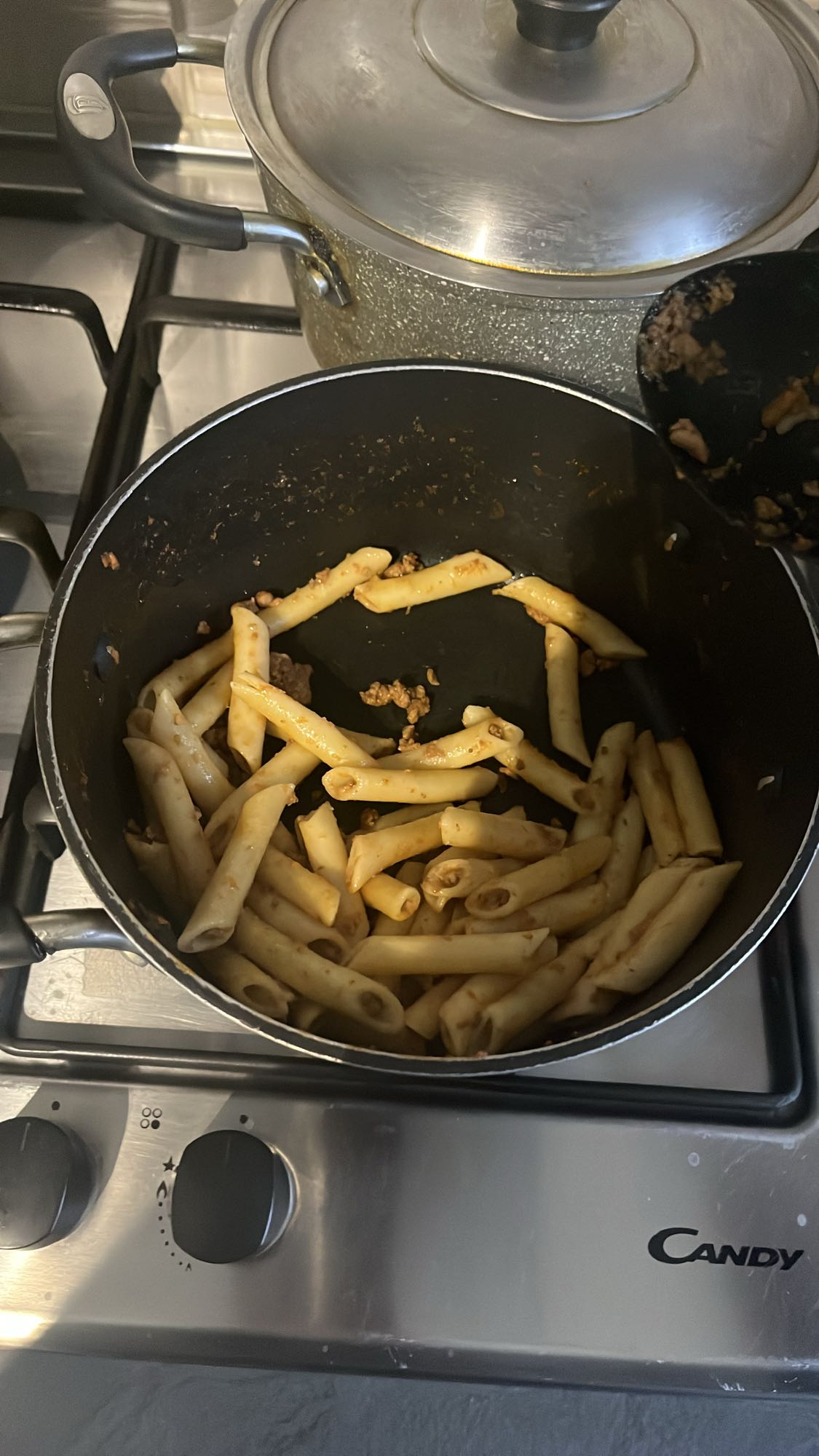 Penne makarna ve etli sos