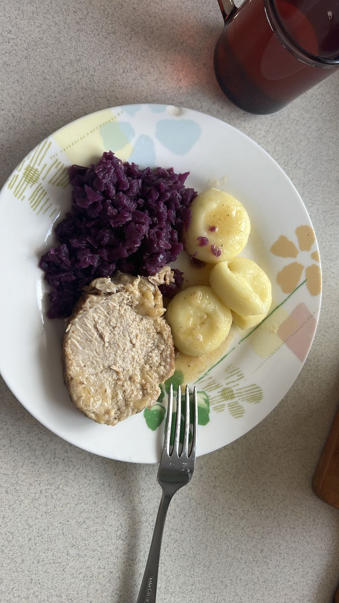 Schabowy z kluskami i kapustą