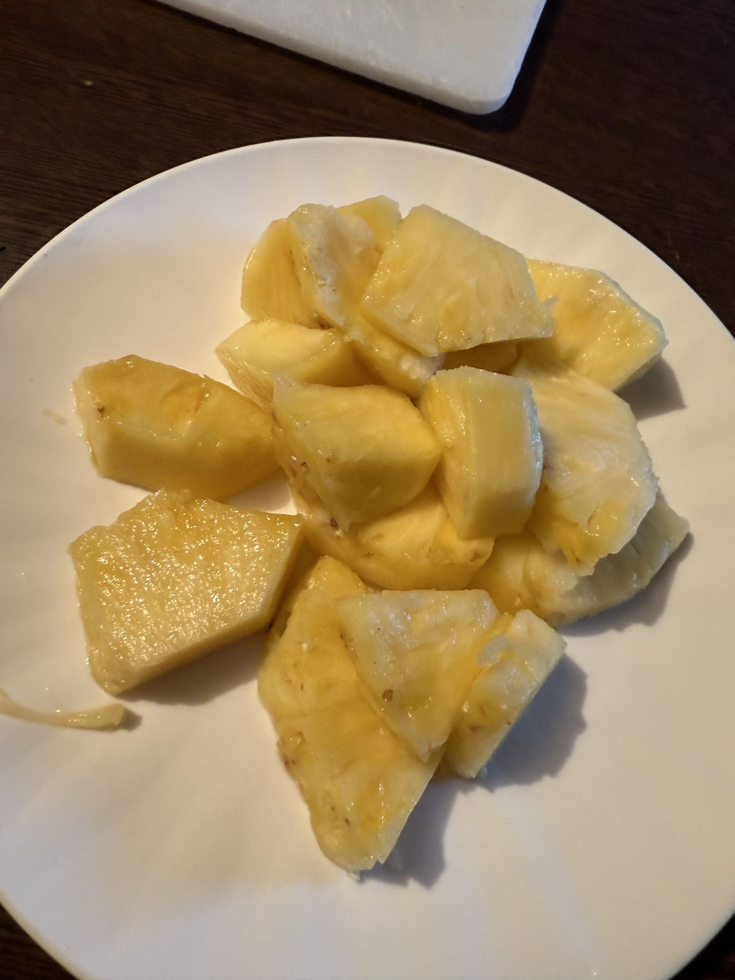 Ananas proaspăt tăiat