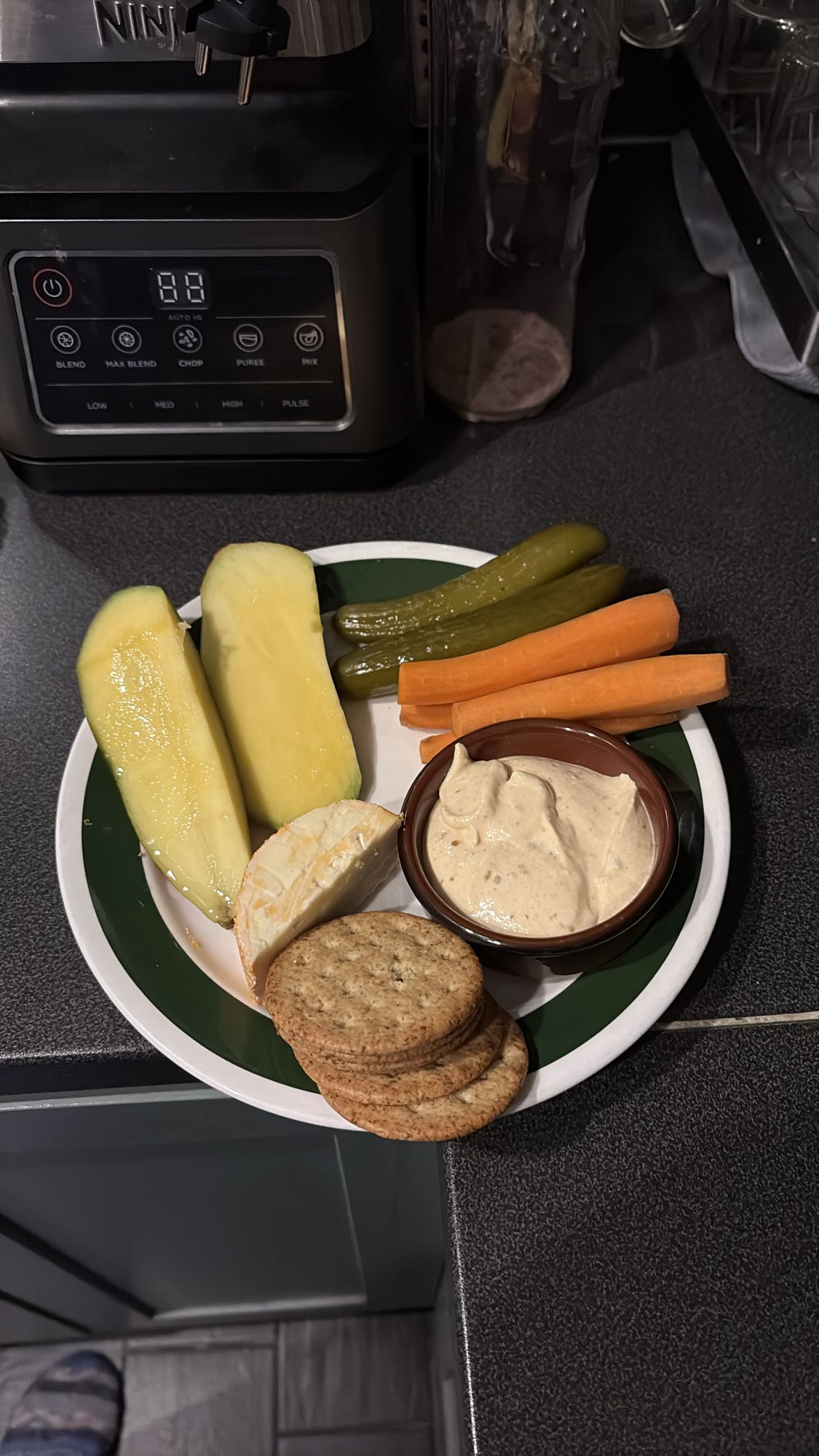 Ostbricka med grönsaker