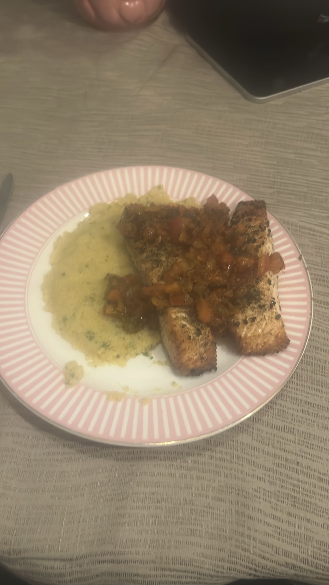 Zalm met groentesaus en puree