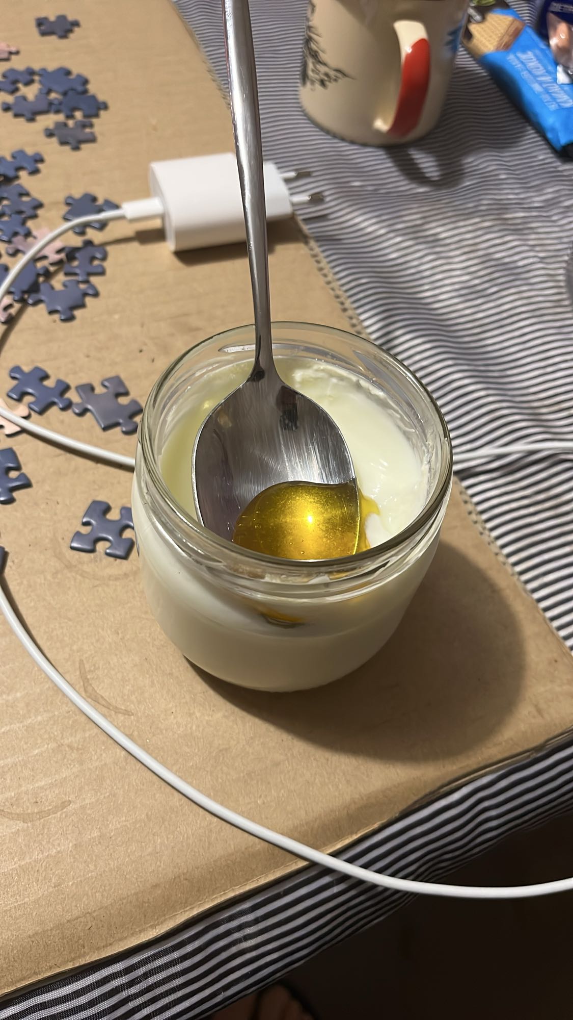 Кисело мляко с мед