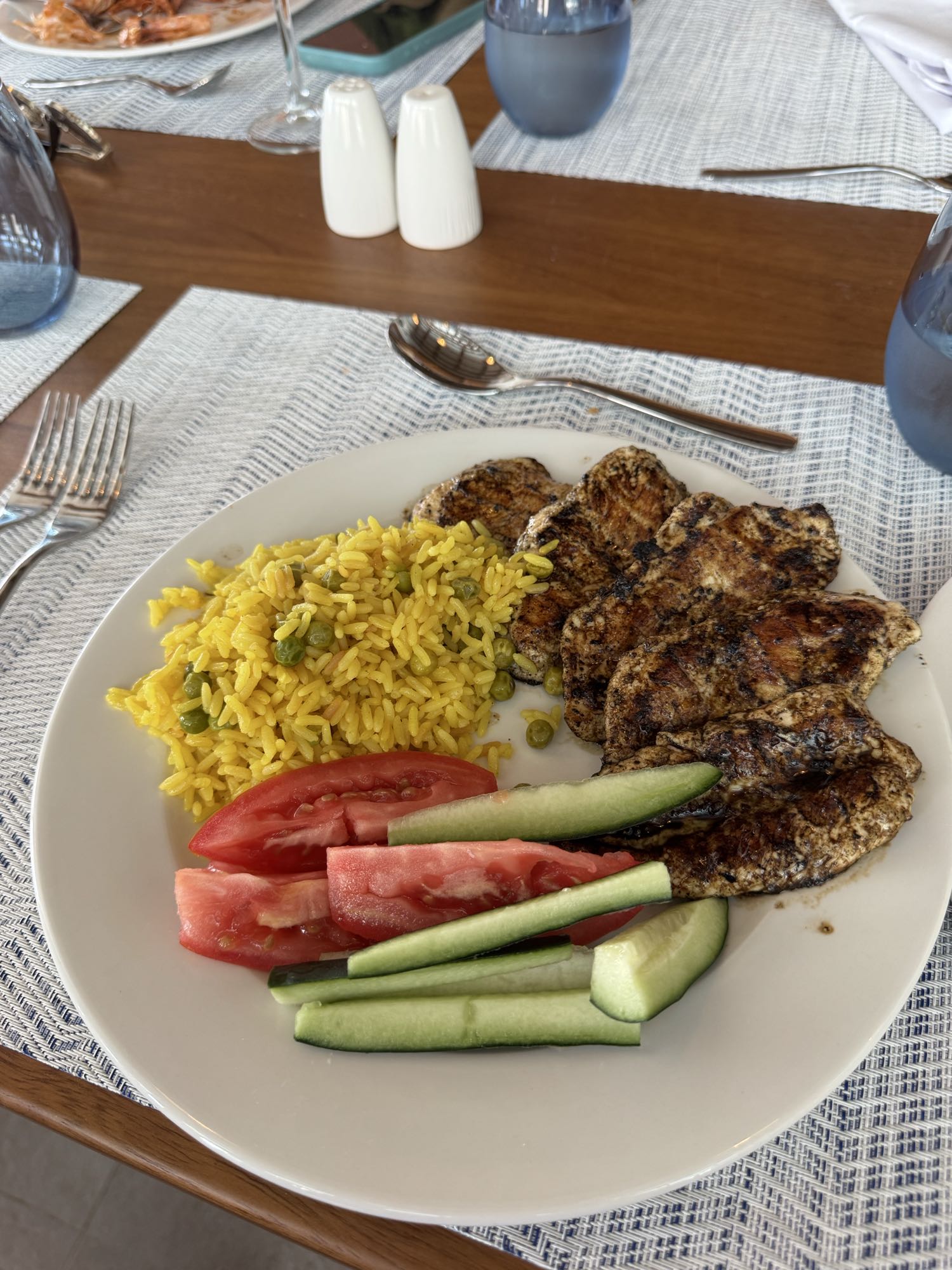 Pollo a la parrilla con arroz