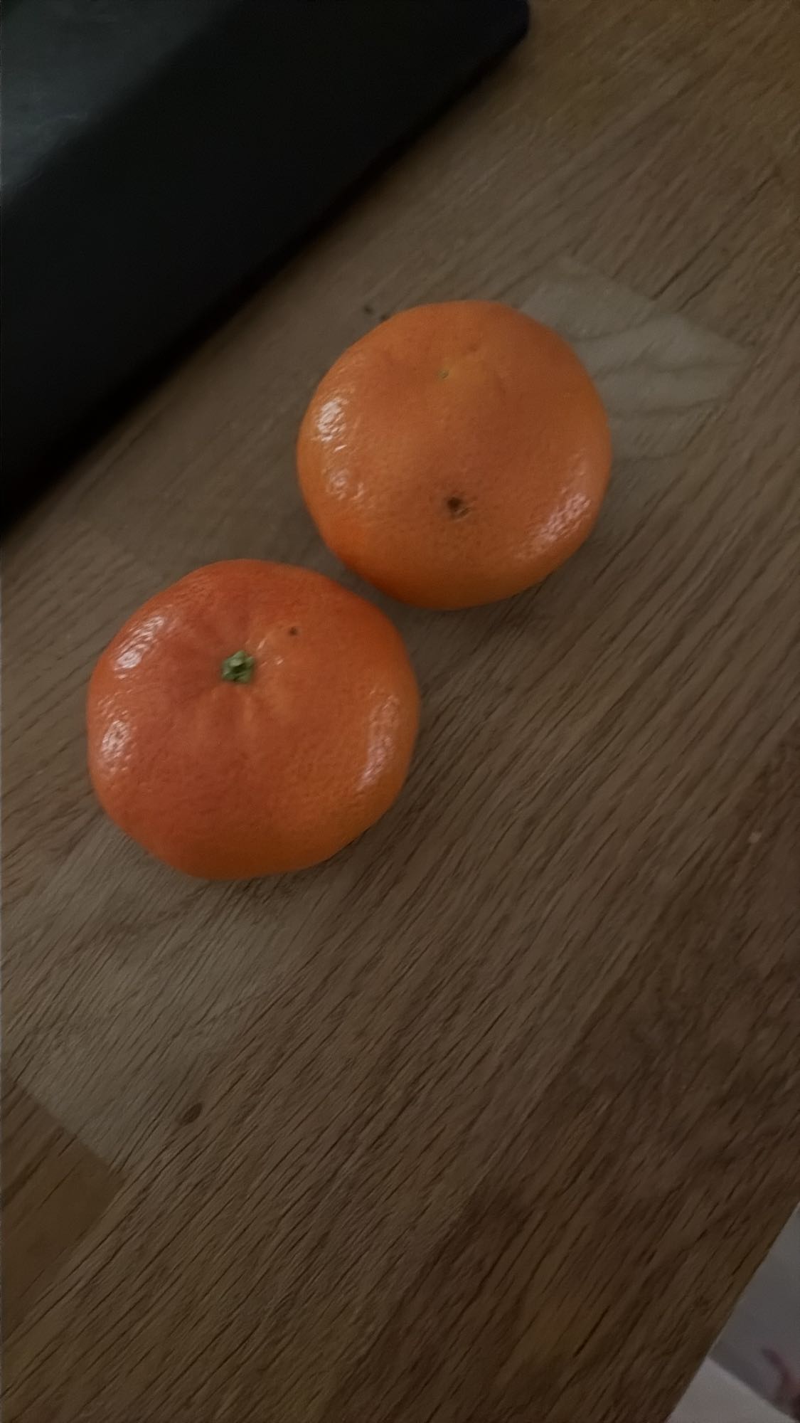 два мандарина