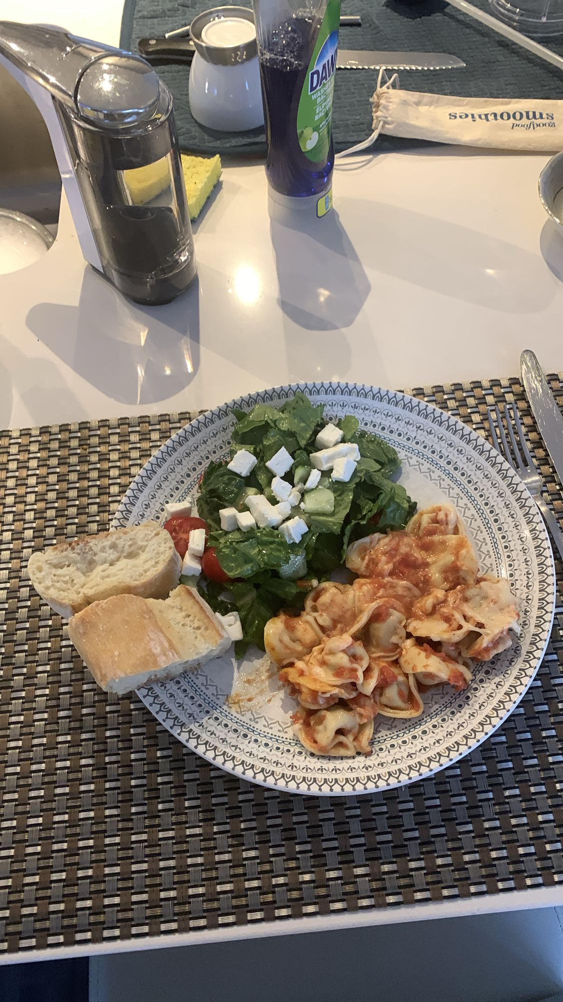 Tortellini salade et pain