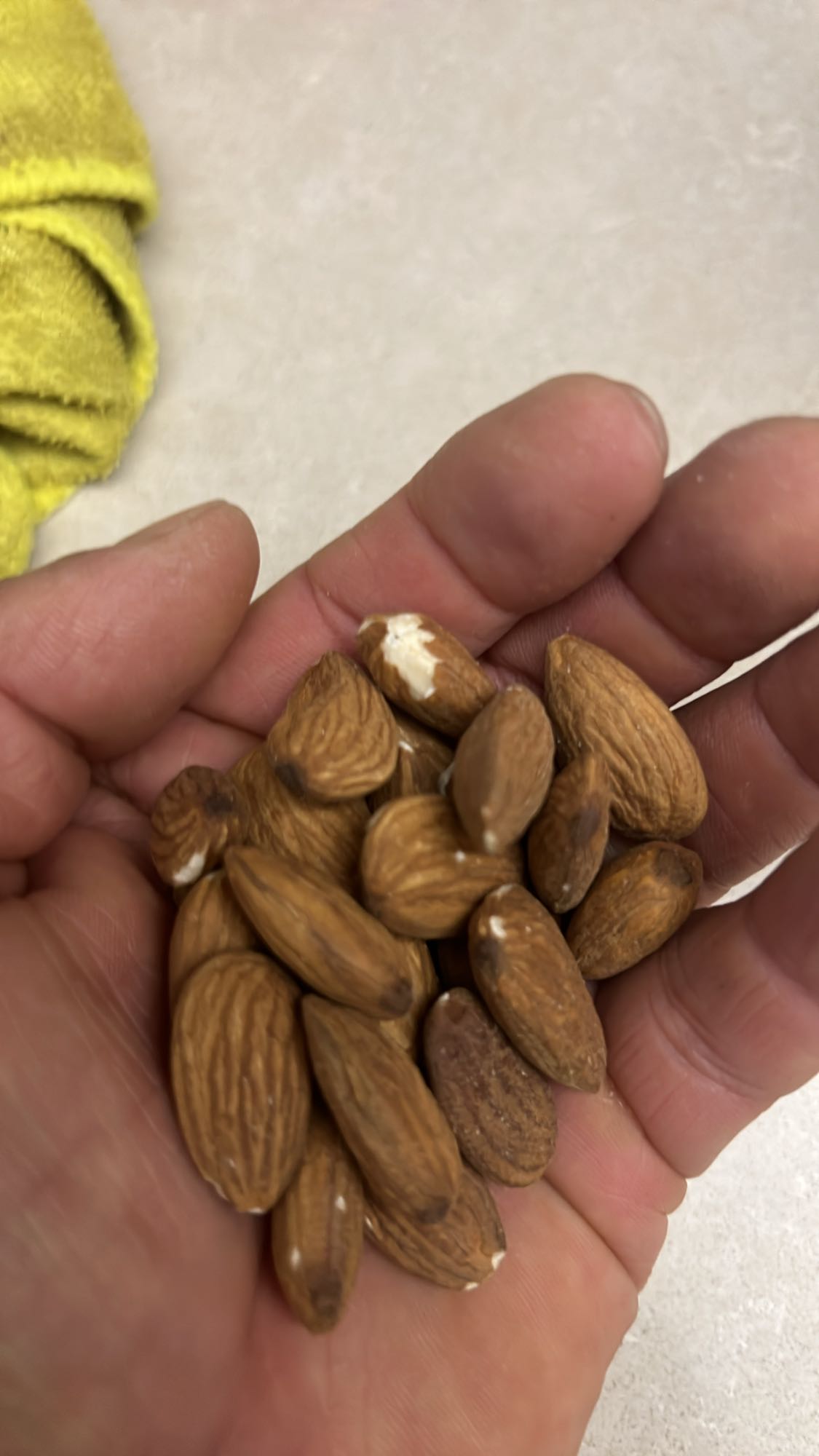 Badem atıştırmalık