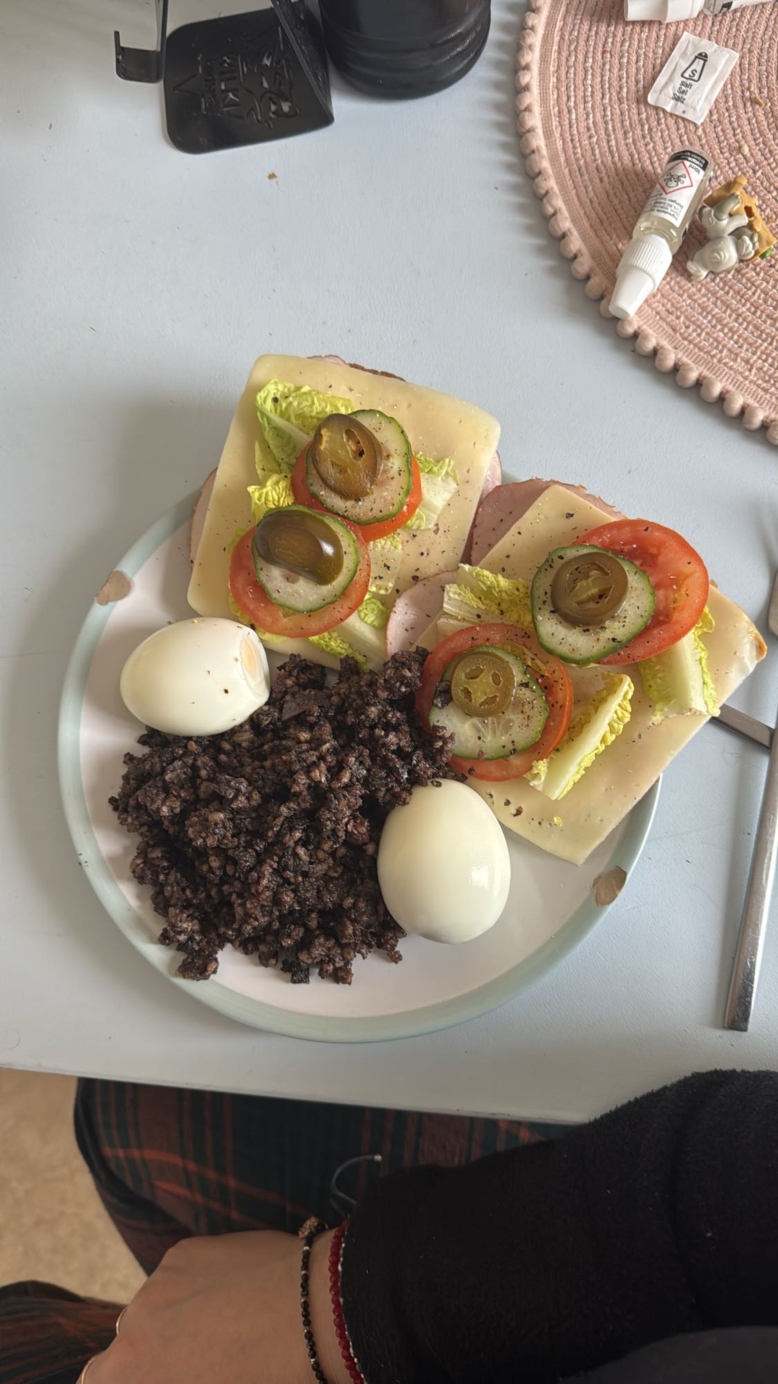 Kanapki z jajkami i kaszanką