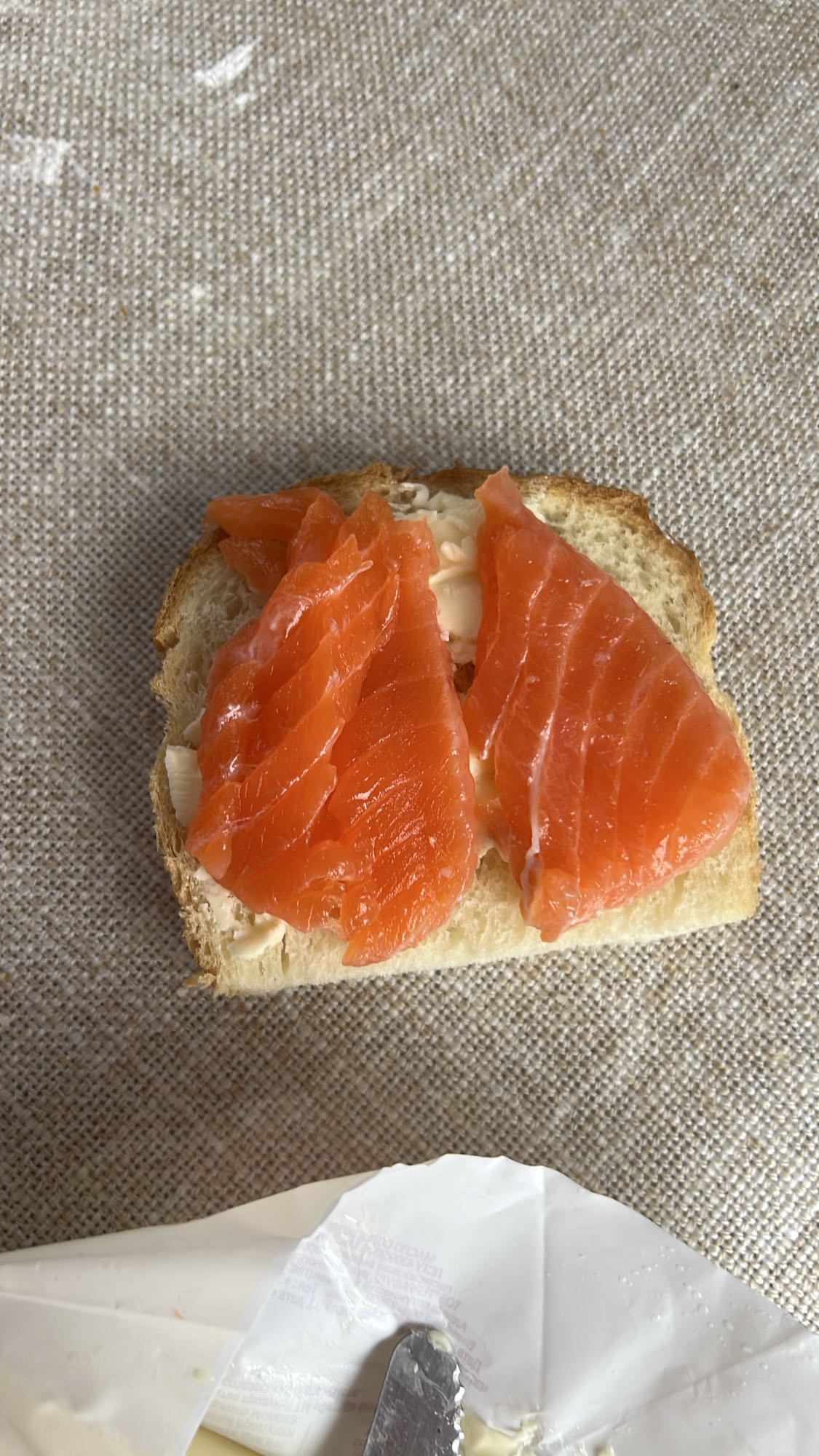 бутерброд з лососем