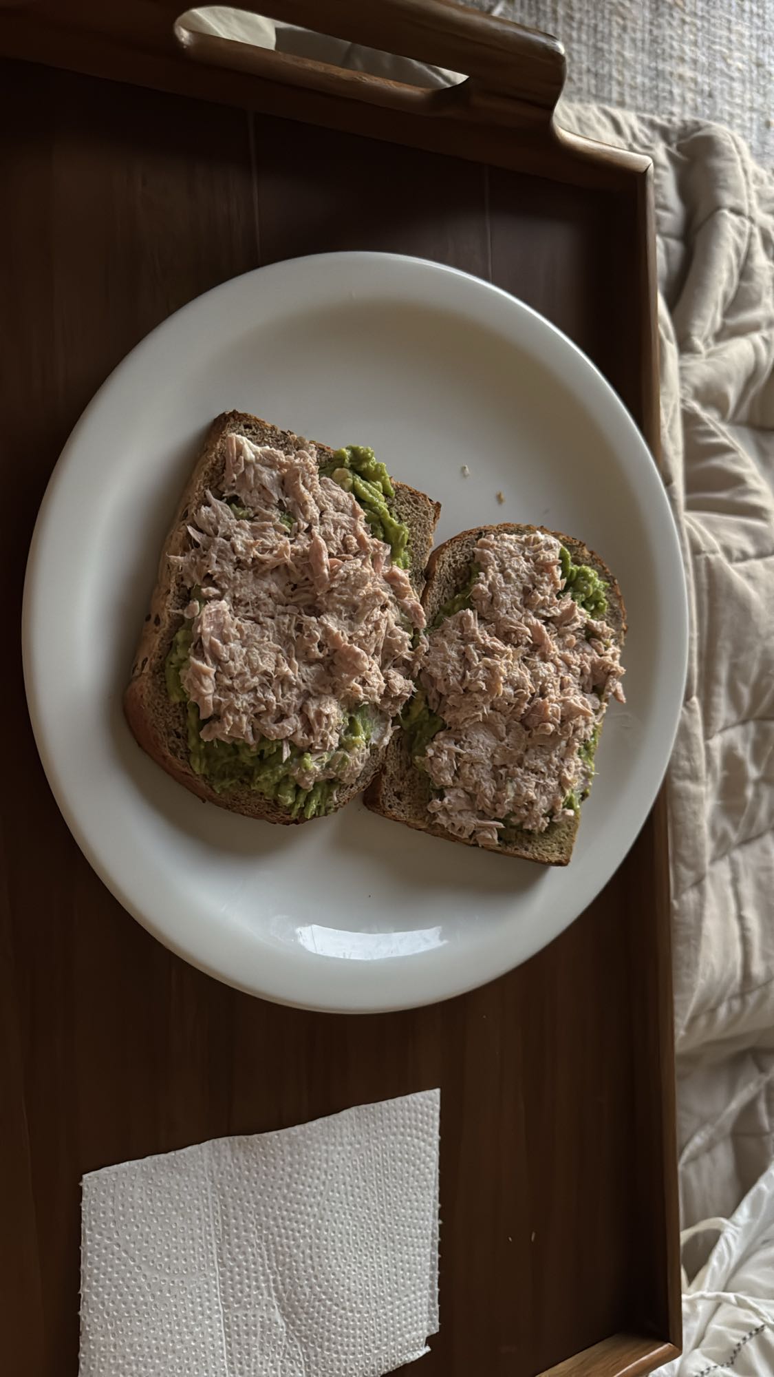 Tostadas de atún y aguacate