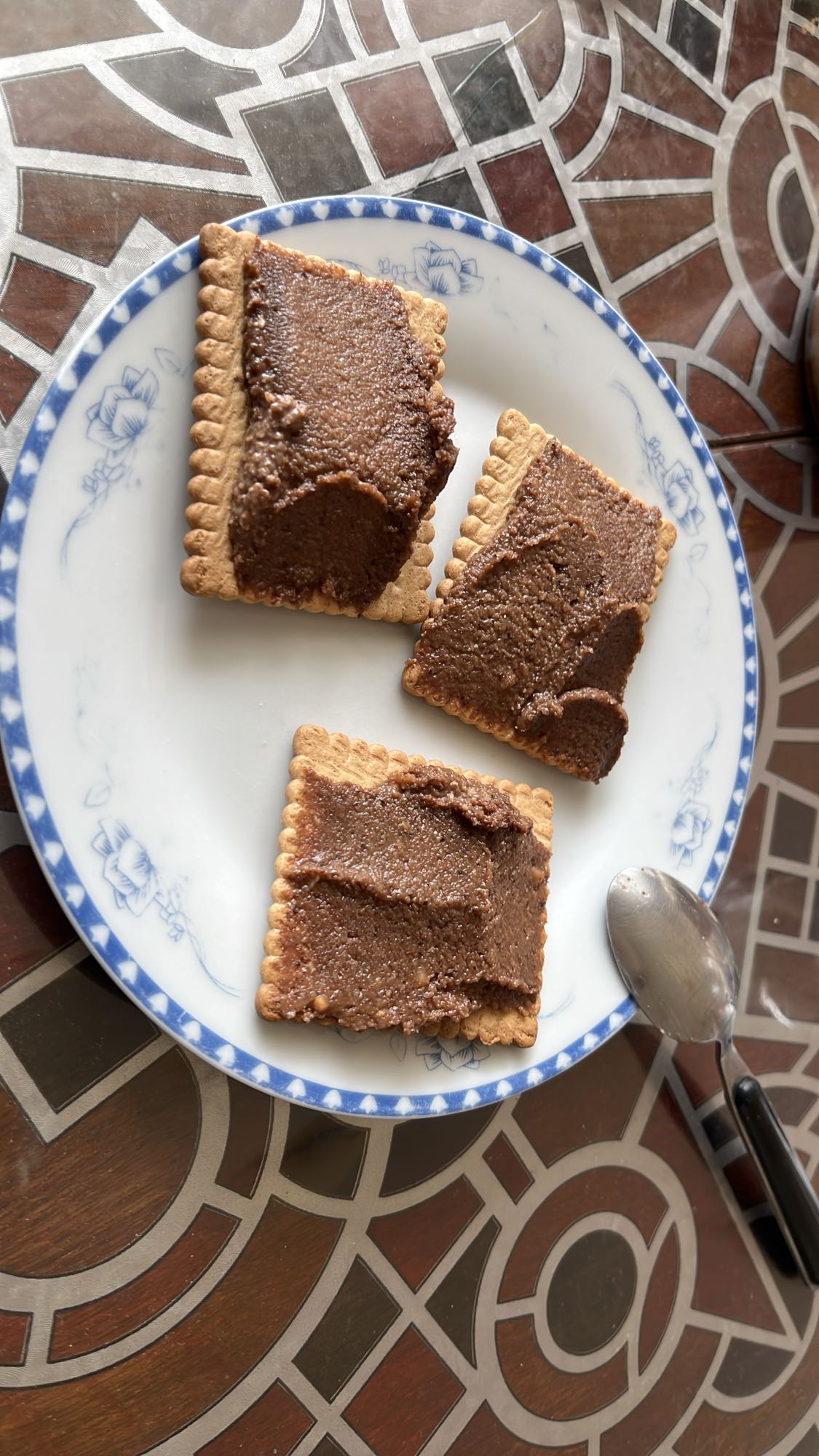 Бисквити с шоколадов крем