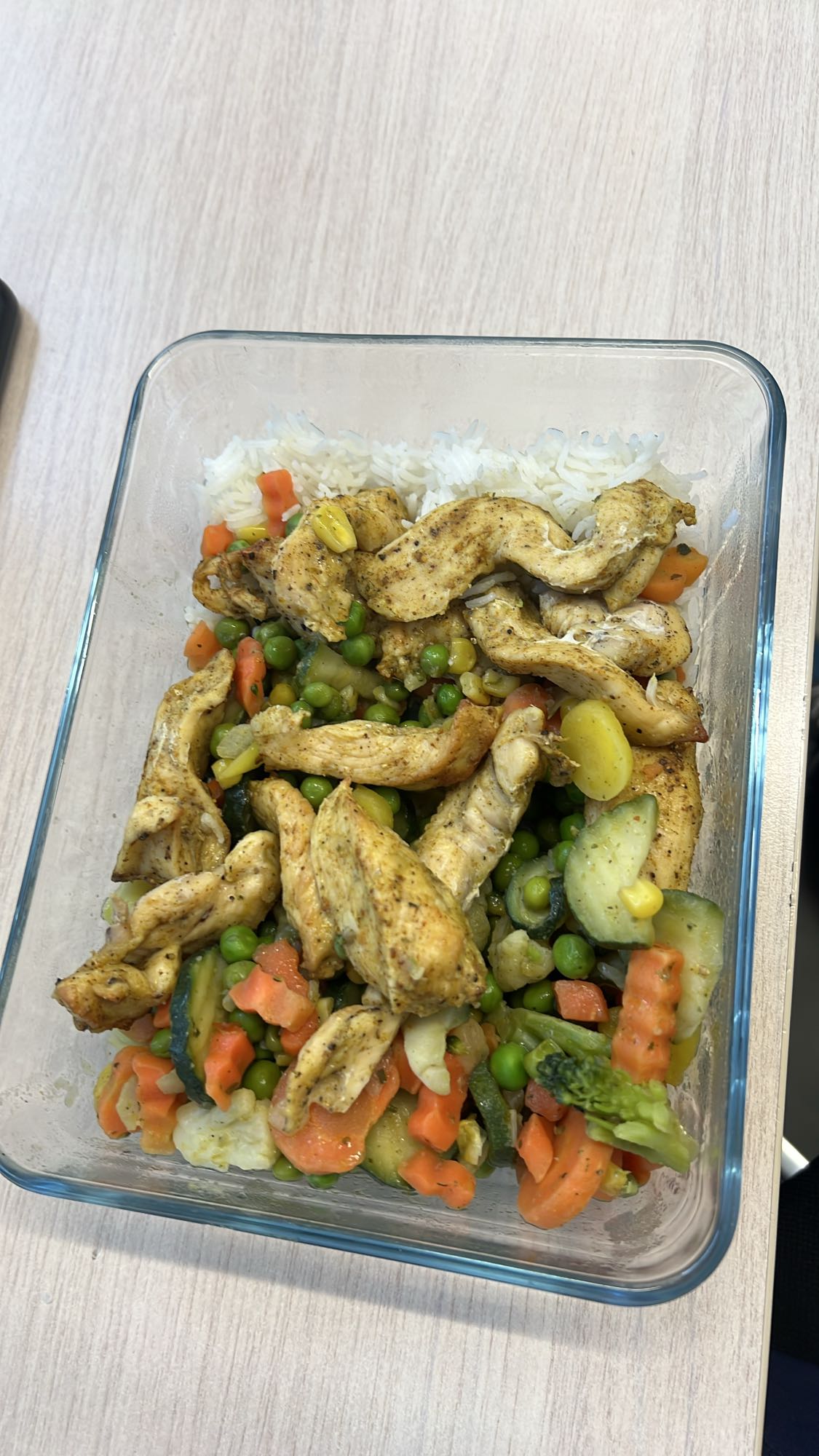 Kurczak z ryżem i warzywami