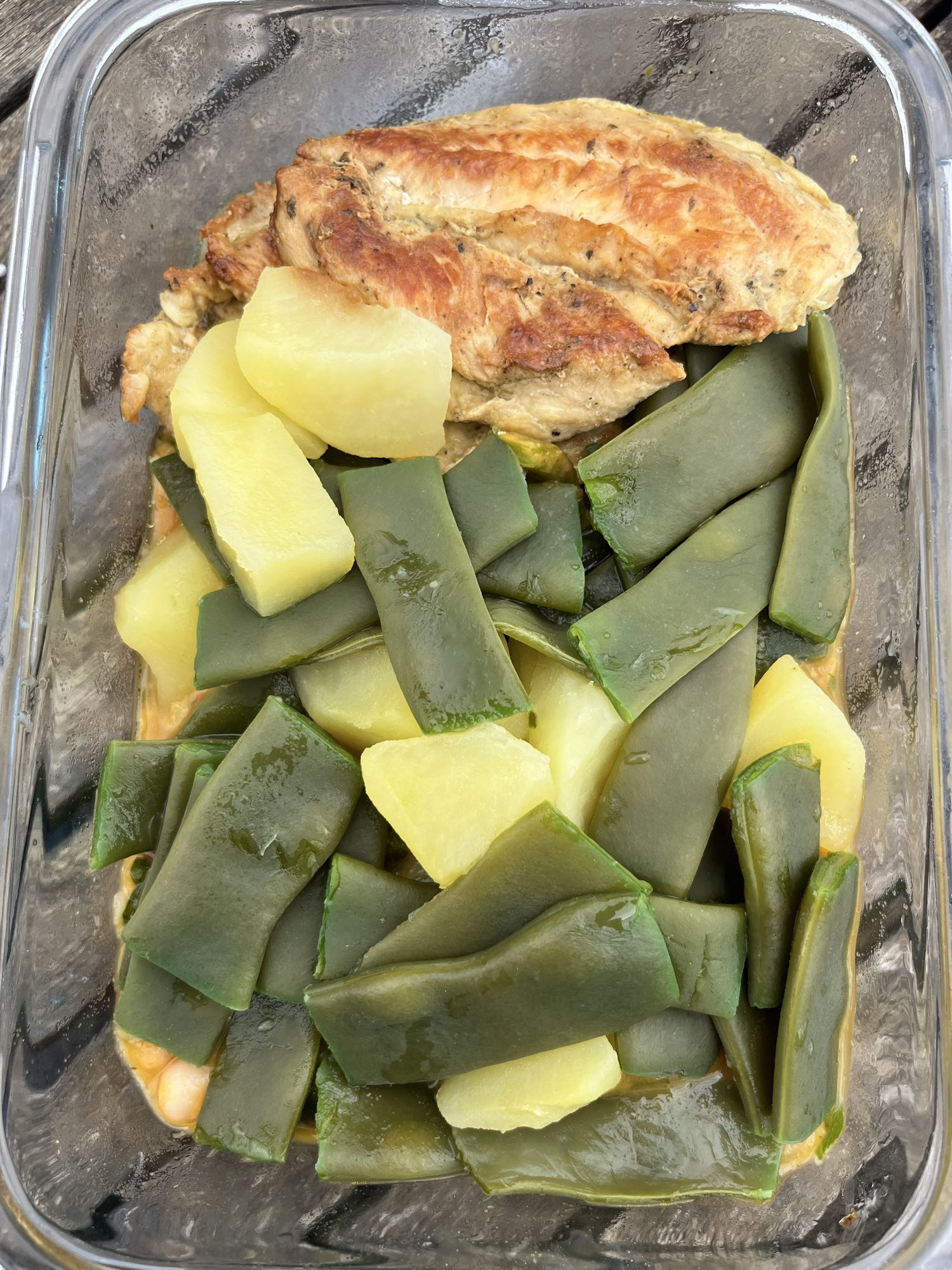 Pollo con judías verdes y patata