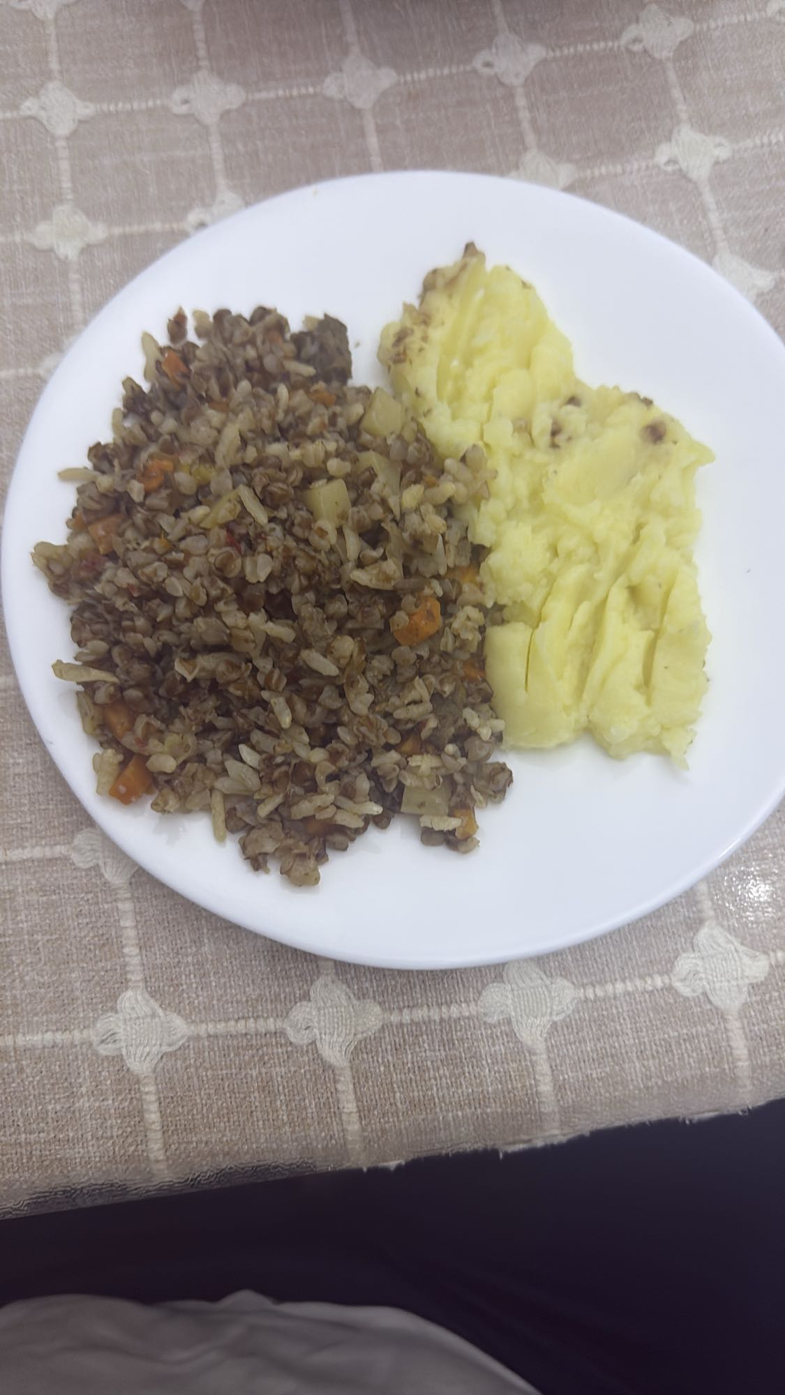 гречка и картофельное пюре