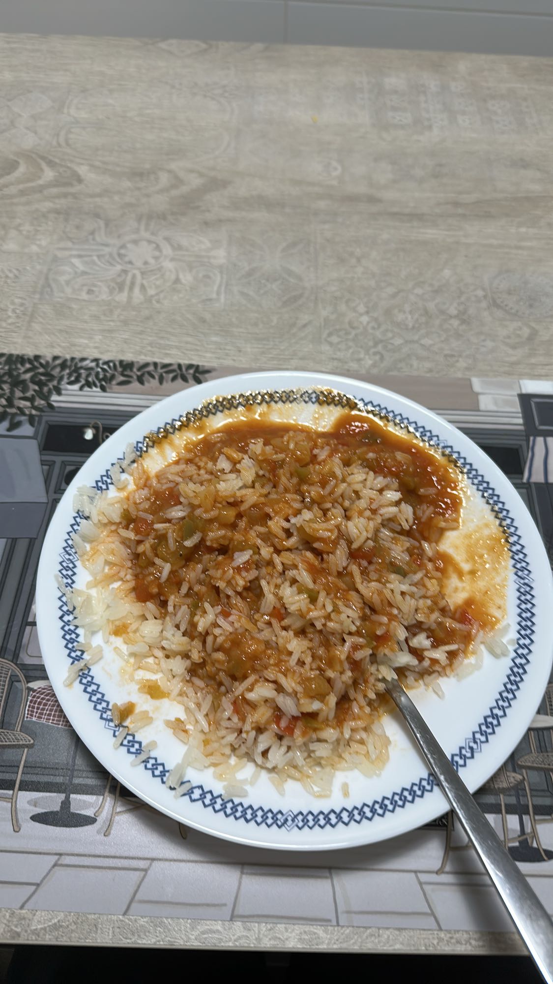 arroz con salsa de tomate