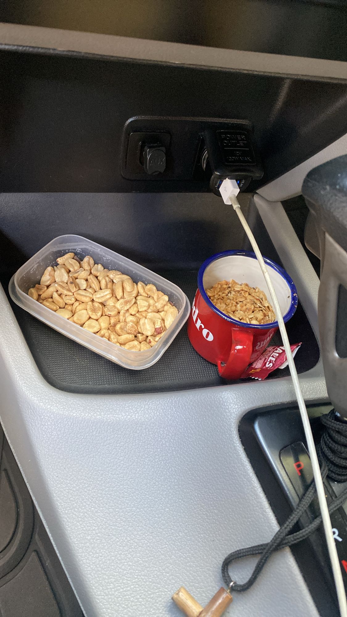 snack de cacahuates y granola