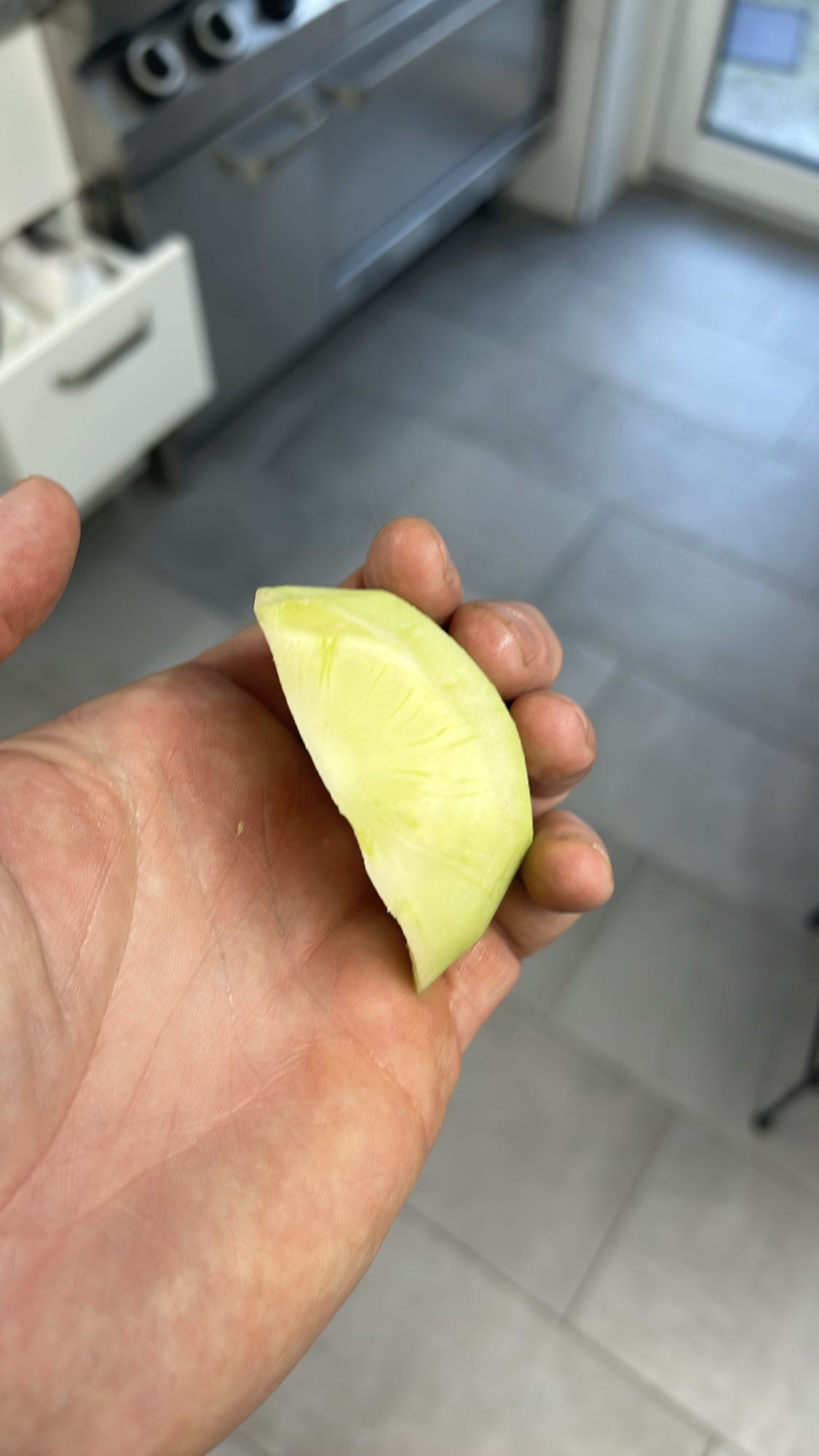 Bucată de gulie crudă