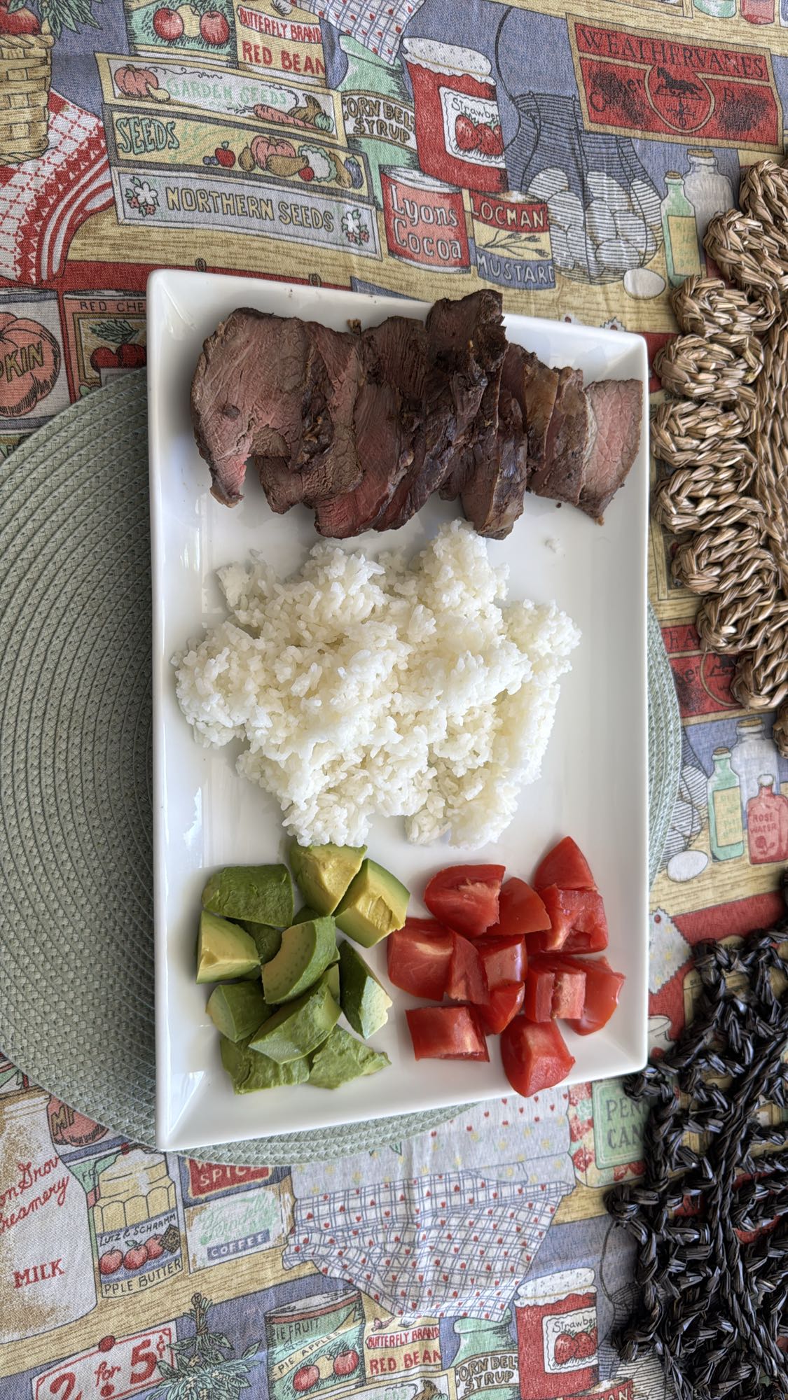 Carne con arroz y verduras