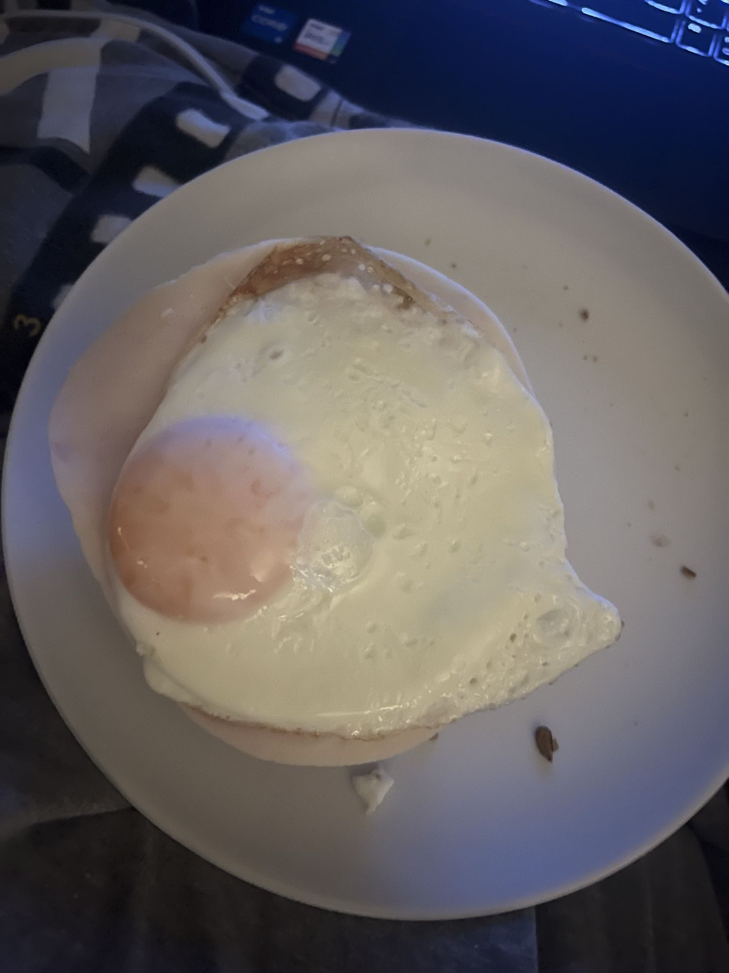 Kanapka z jajkiem i szynką