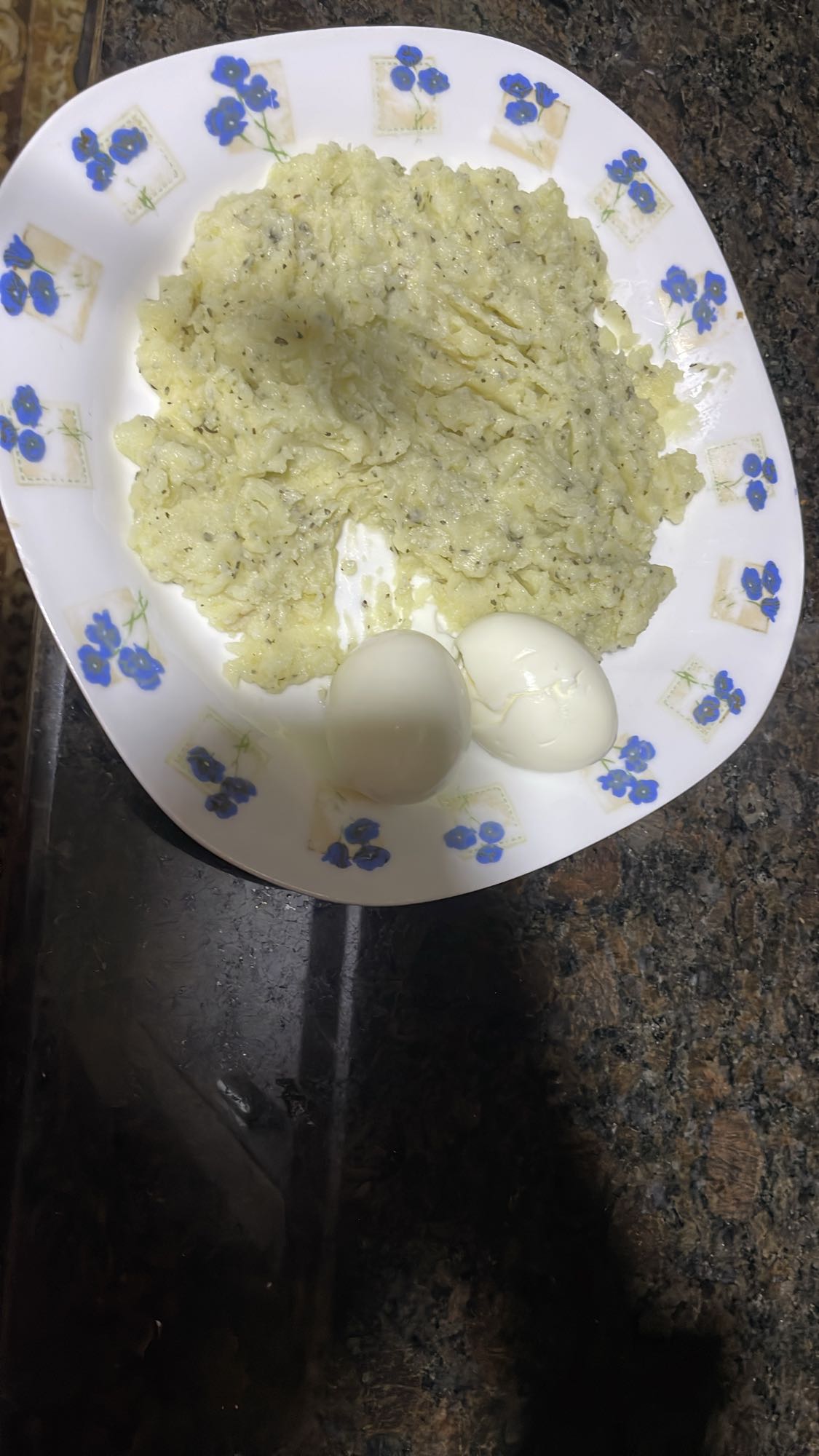 Mashed potatoes and eggs