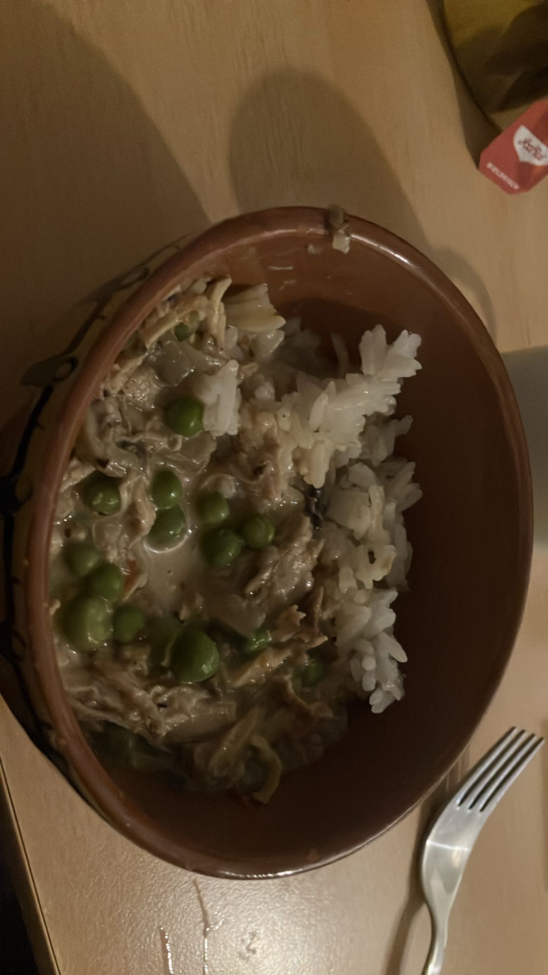 Frango com arroz e ervilhas