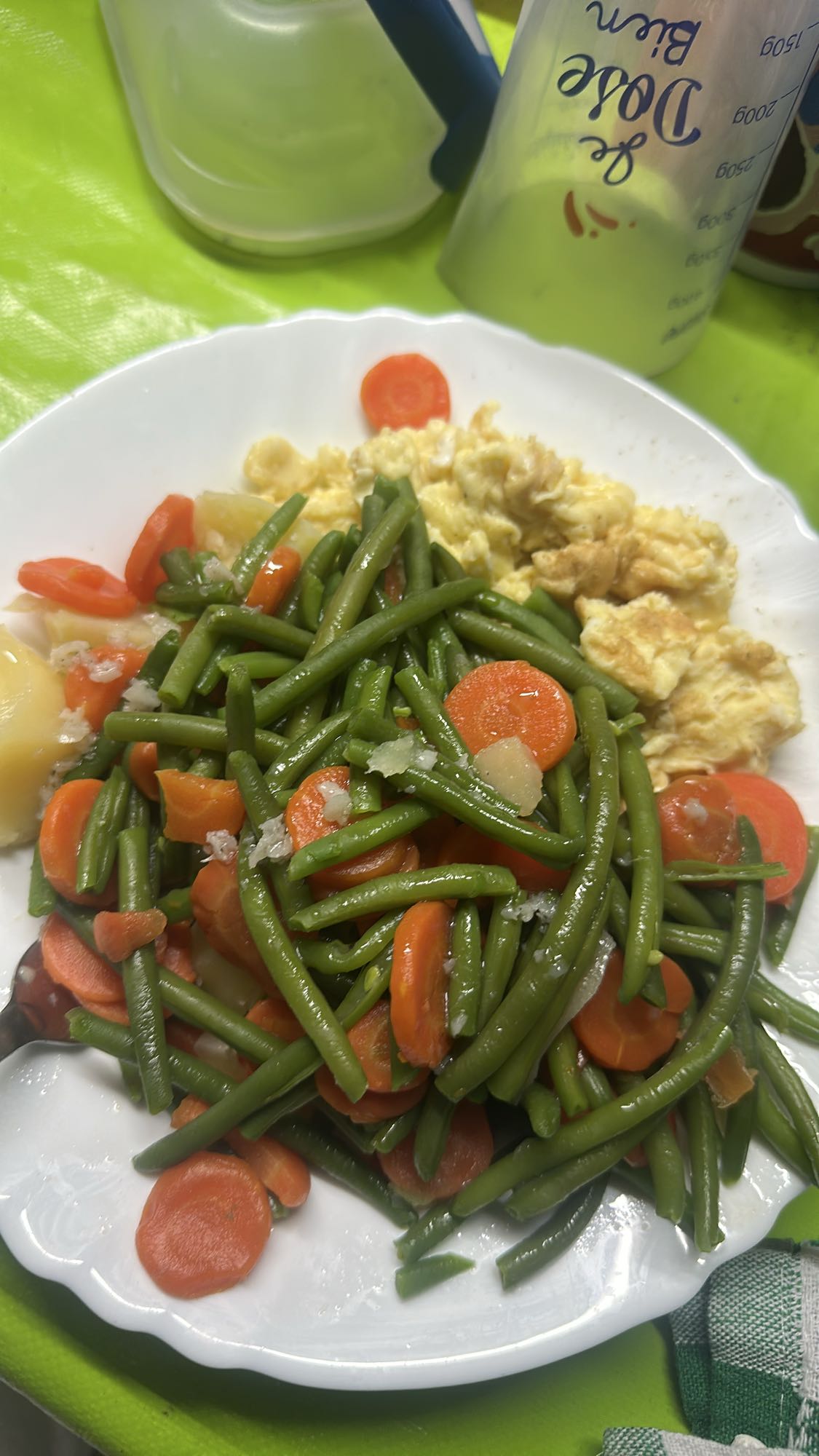 Haricots verts et œufs brouillés