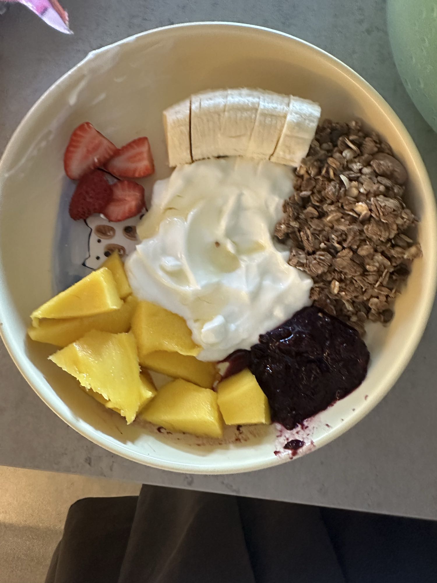 Tazón de yogur y frutas