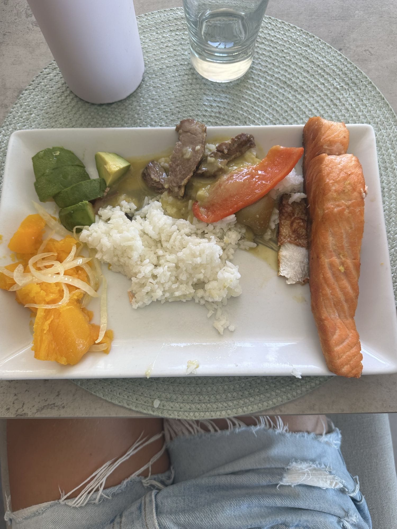 Plato variado con salmón