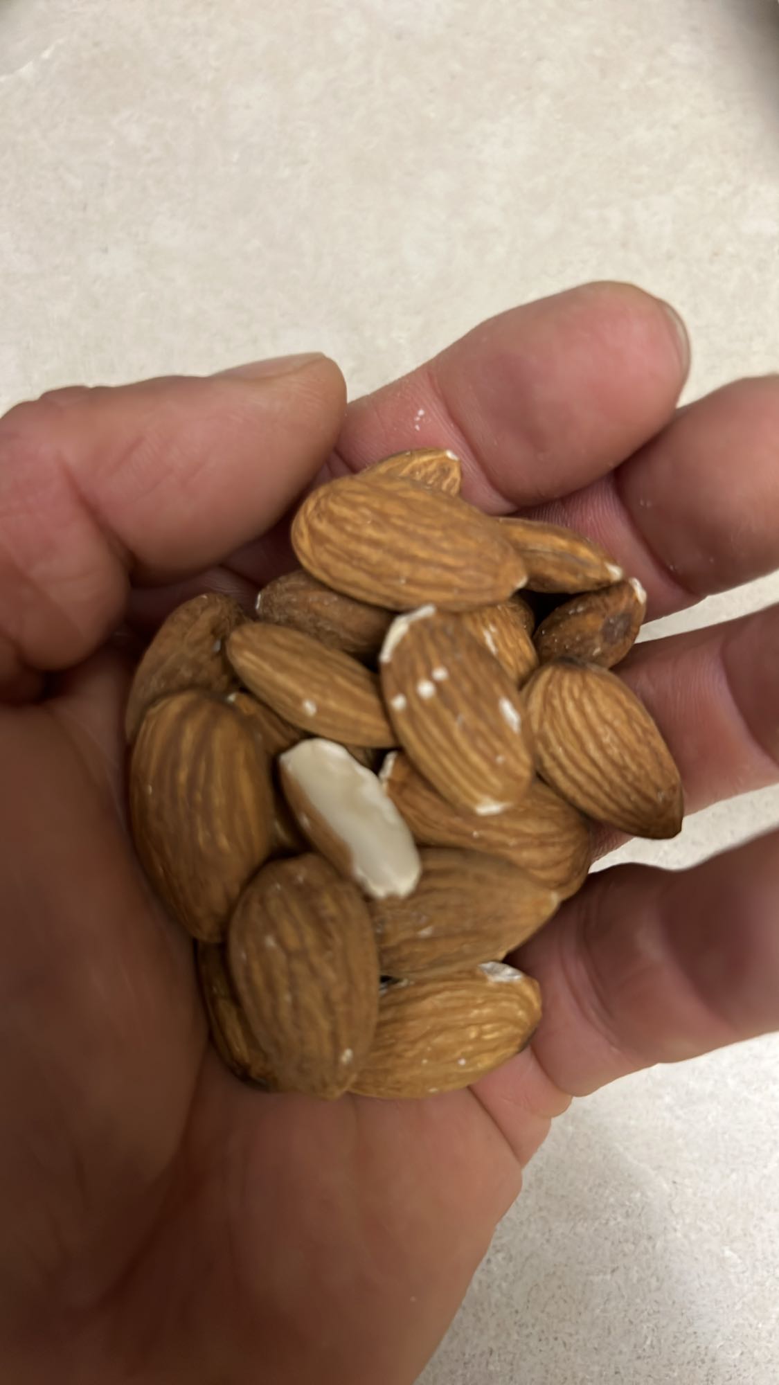 Badem atıştırmalığı