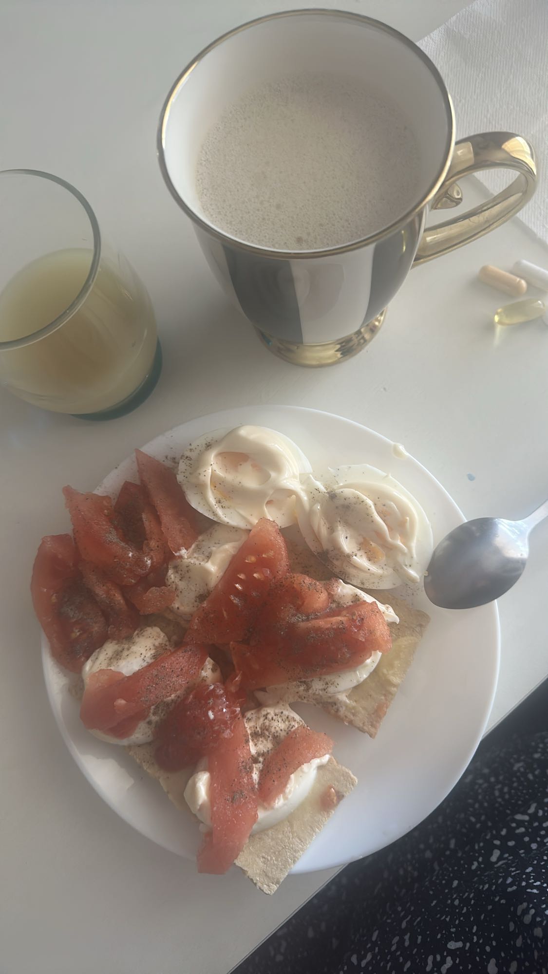 Chrupkie pieczywo z jajkiem