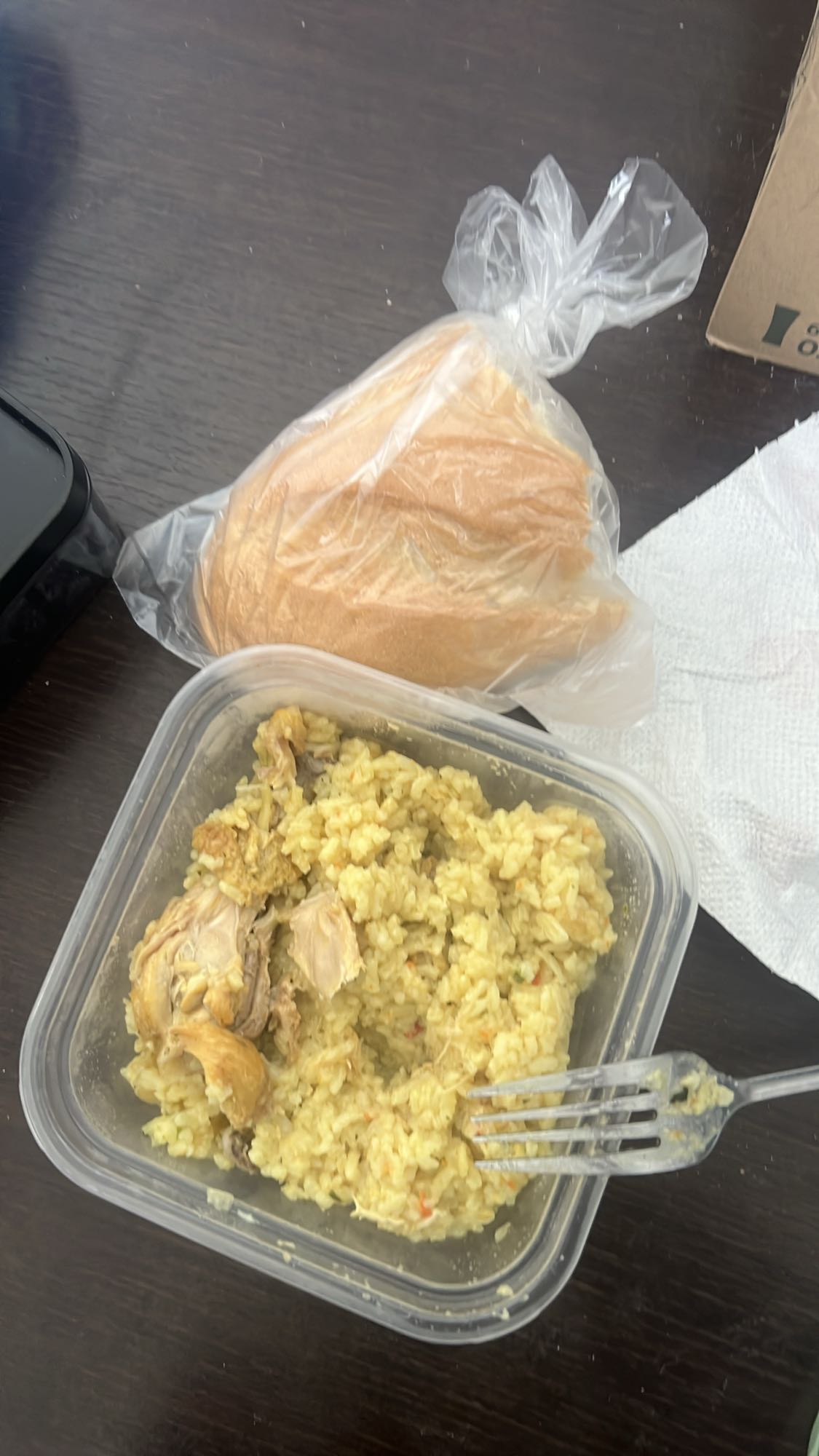 Orez cu pui și pâine