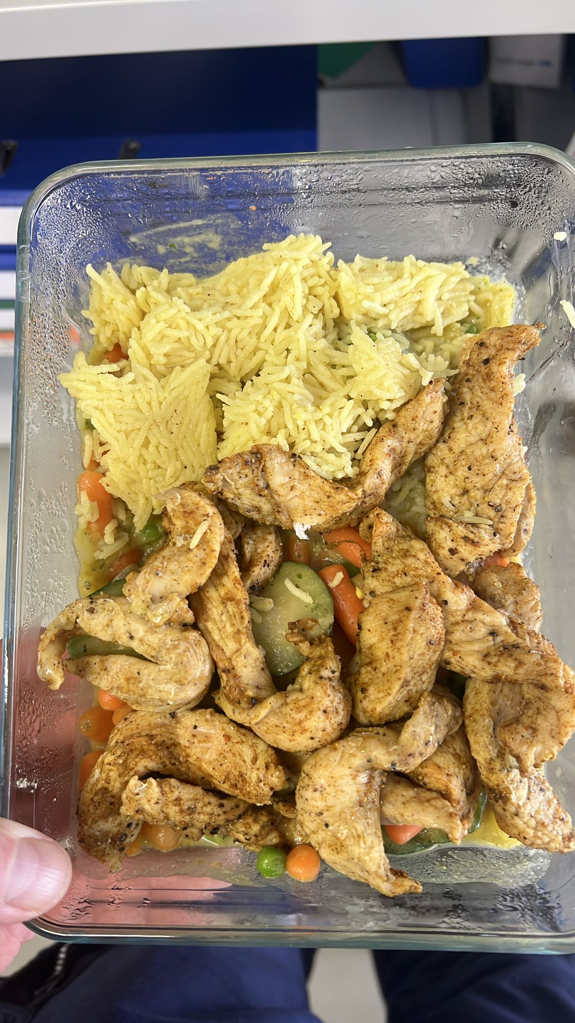 Kurczak z ryżem i warzywami